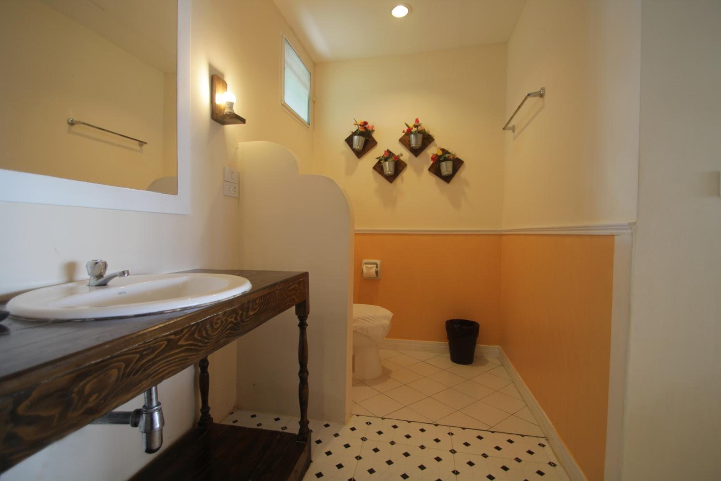 Double Room with Pool View - Photo 13