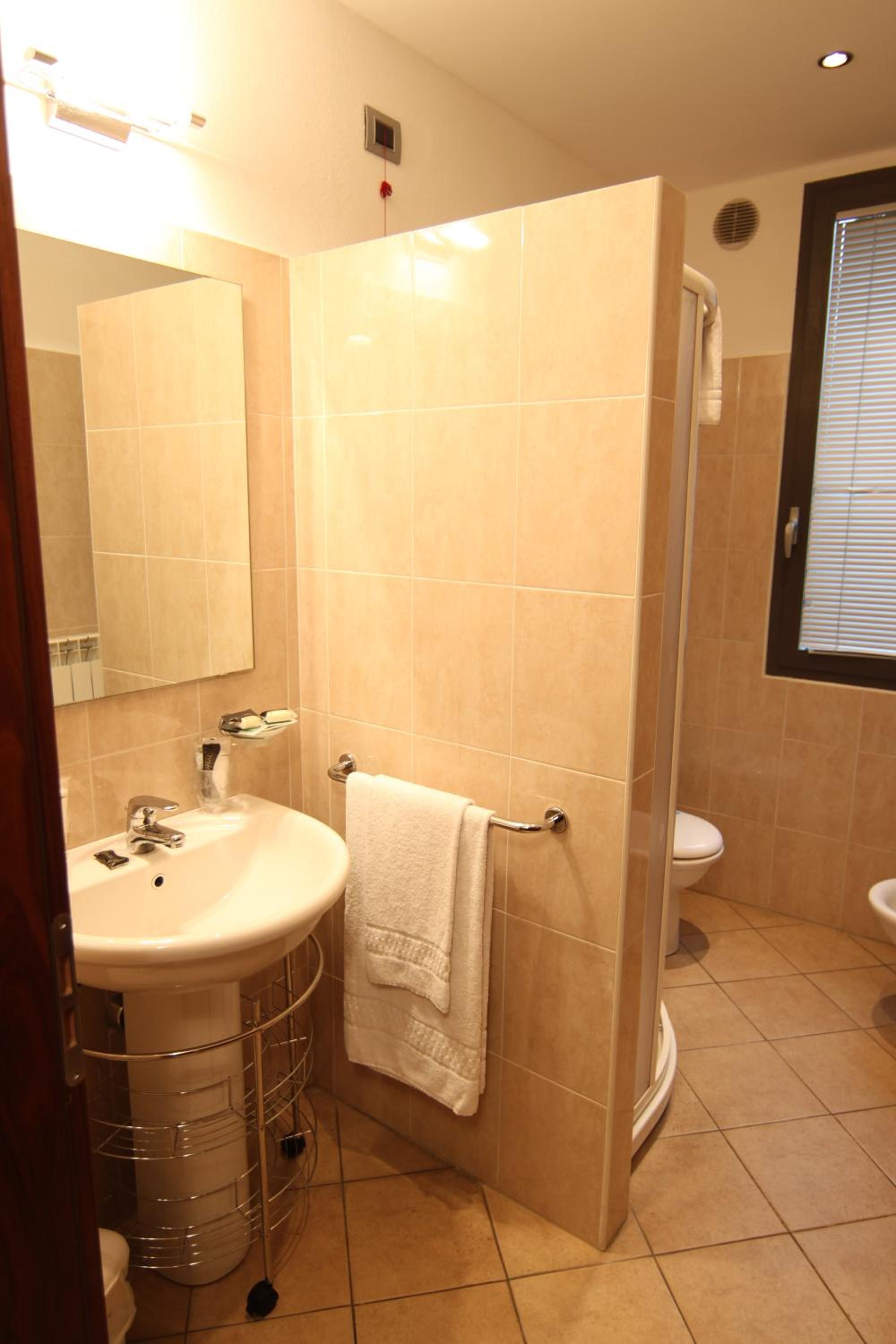 One-Bedroom Apartment (4 Adults) - Photo 5