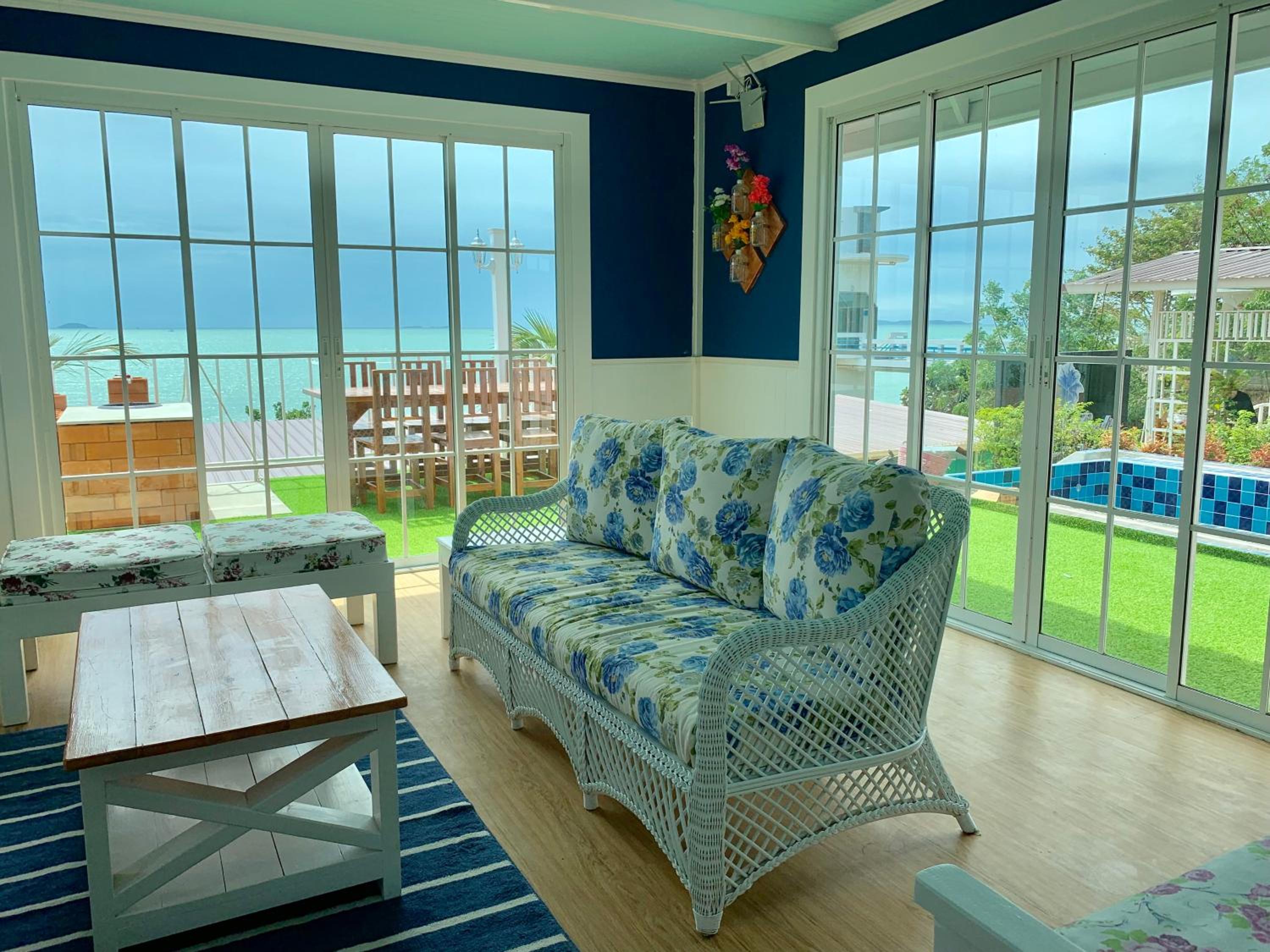 Villa with Sea View - Photo 38