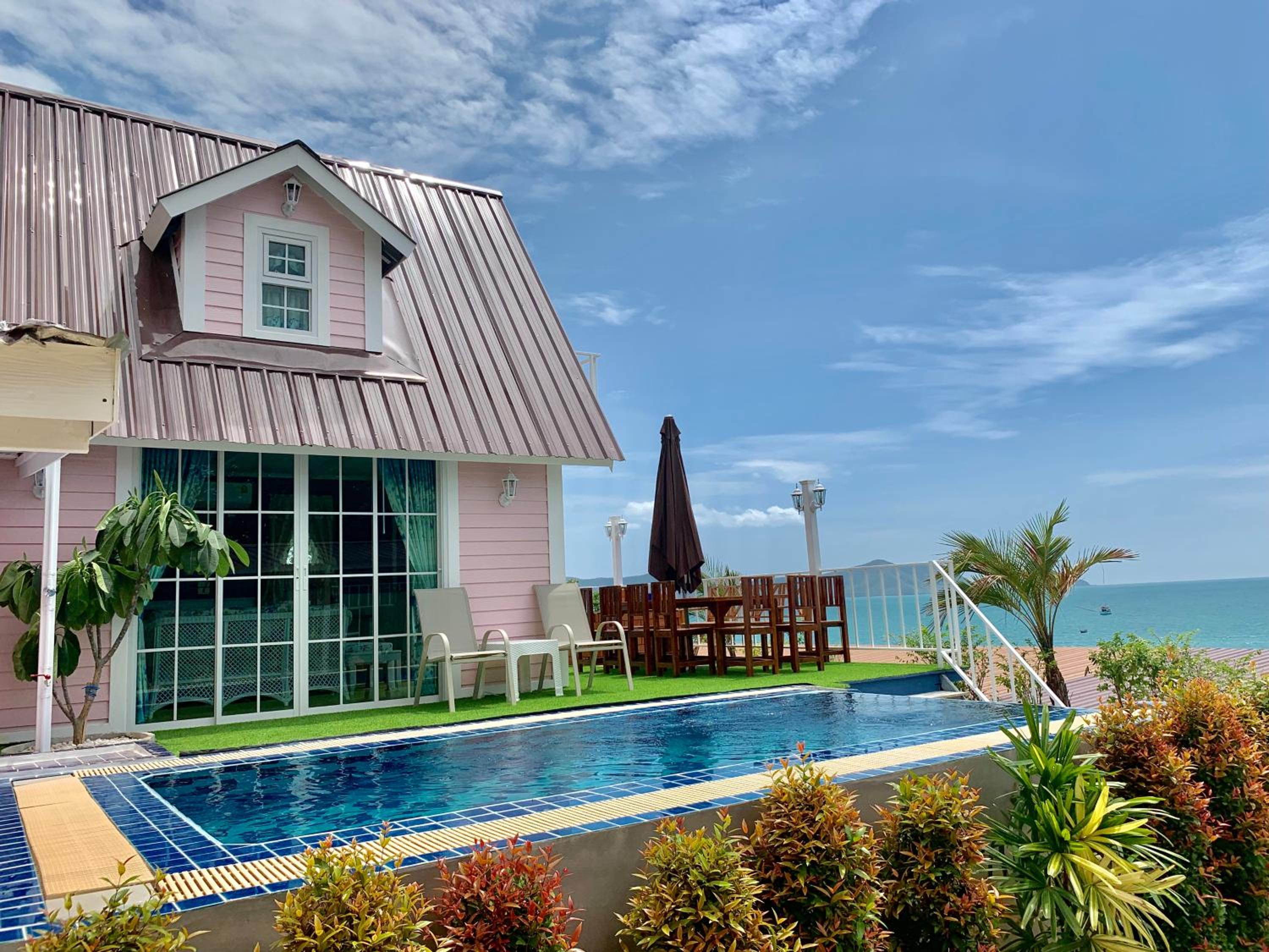Villa with Sea View - Photo 37