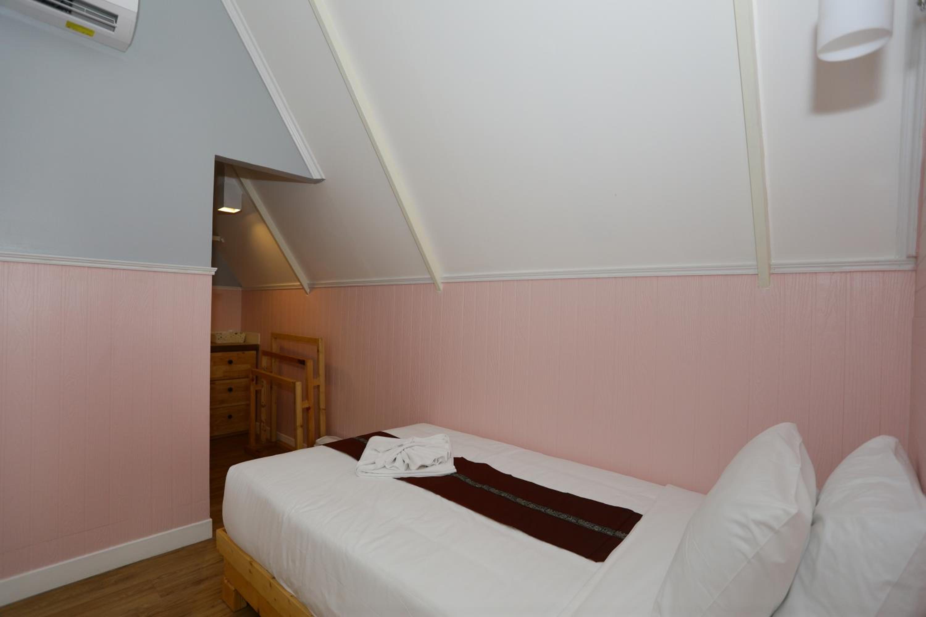 Villa with Sea View - Photo 12
