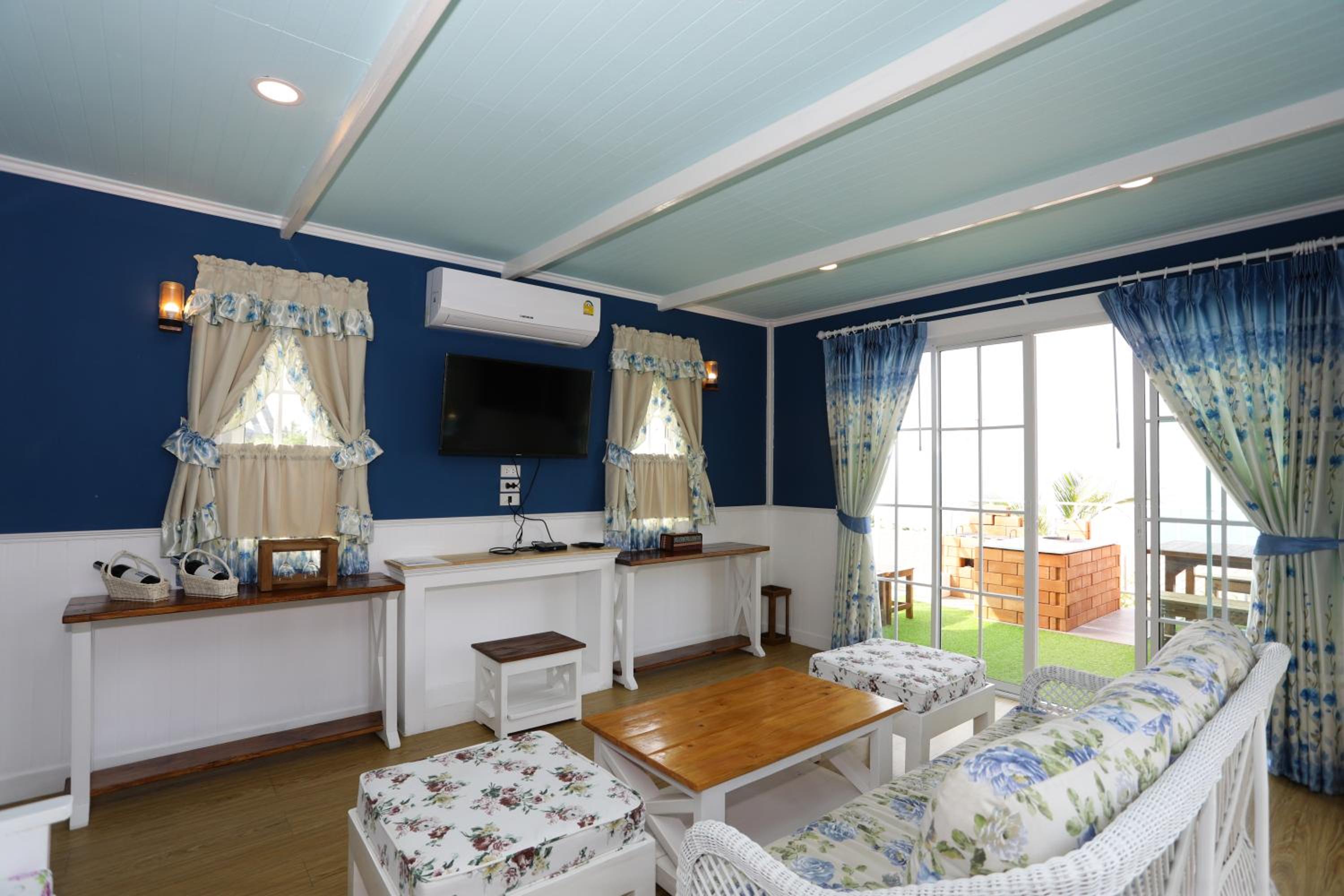 Villa with Sea View - Photo 6