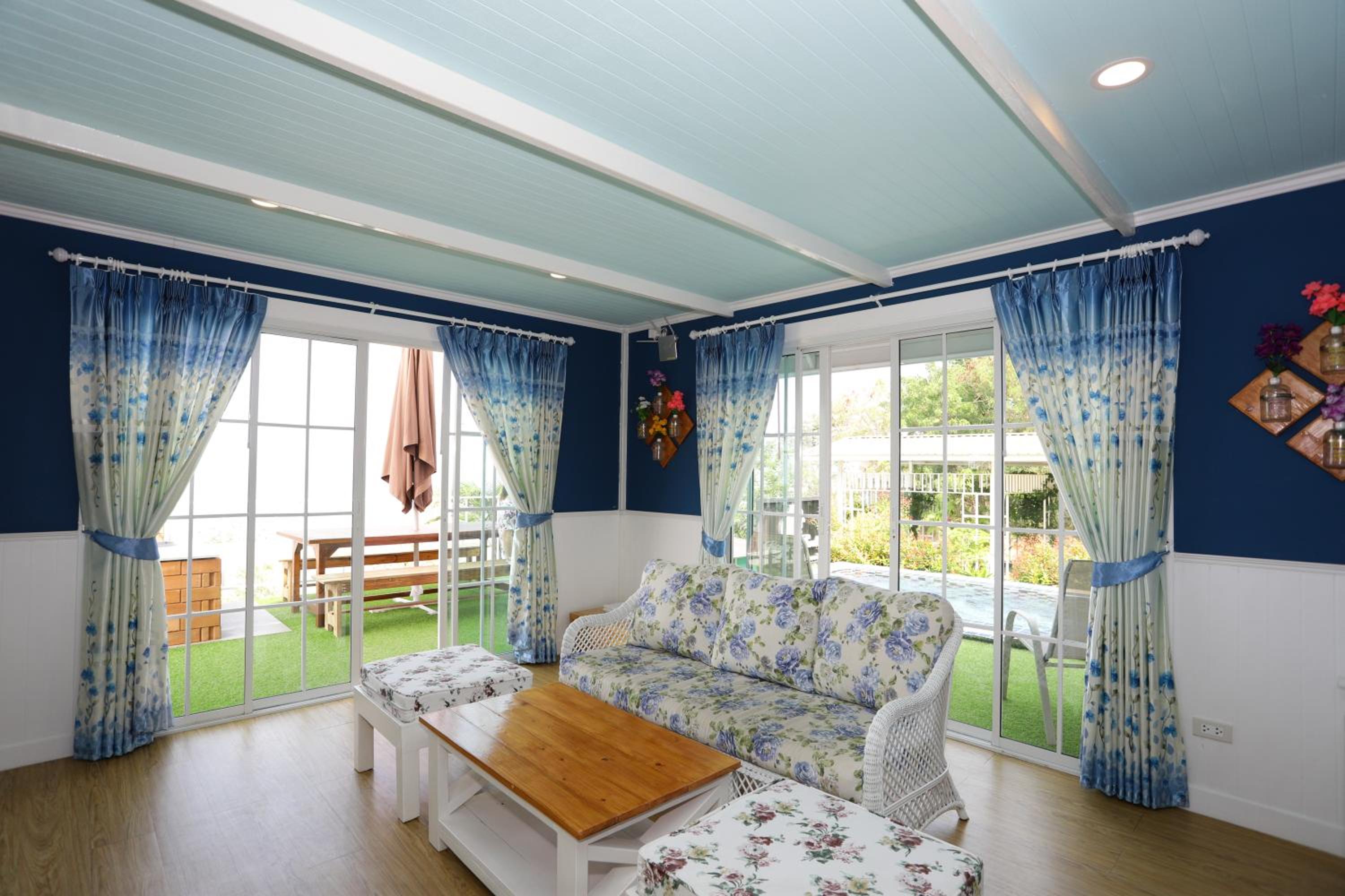 Villa with Sea View - Photo 3
