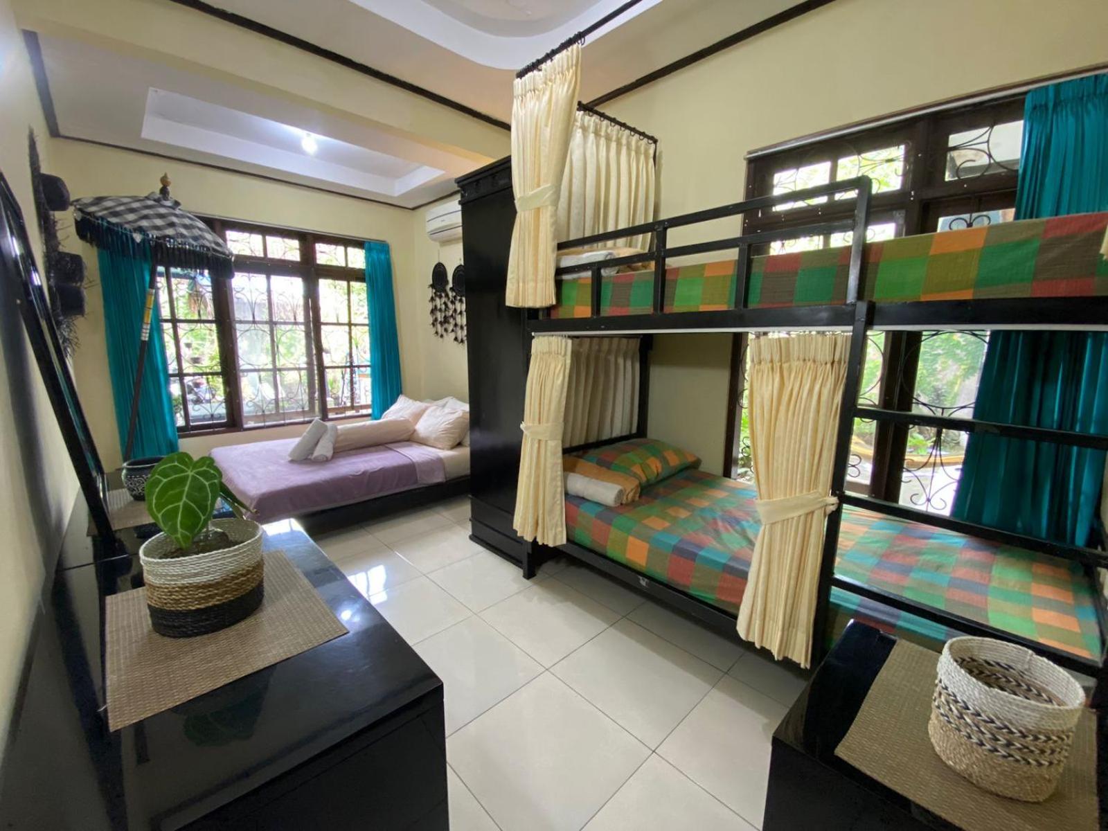 Family Room with Private Bathroom - Photo 21