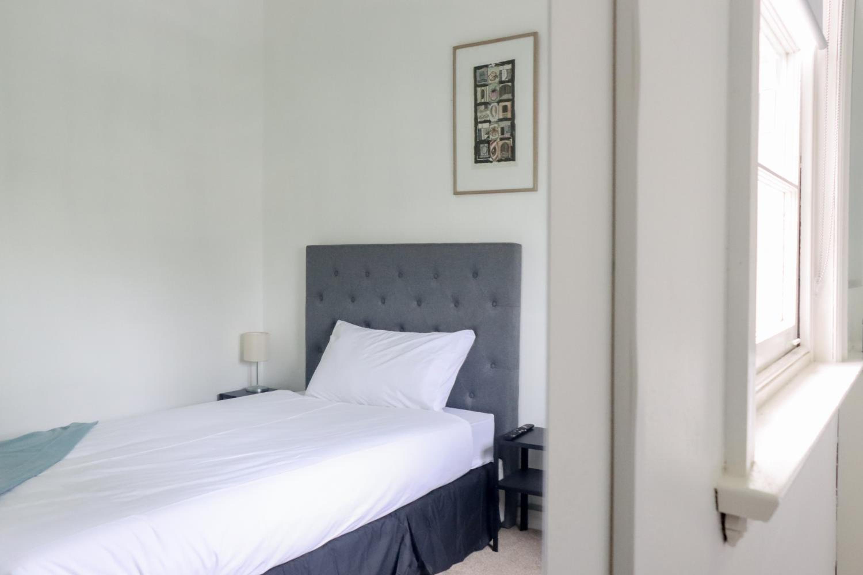 Single Room With Shared Bathroom photo 1