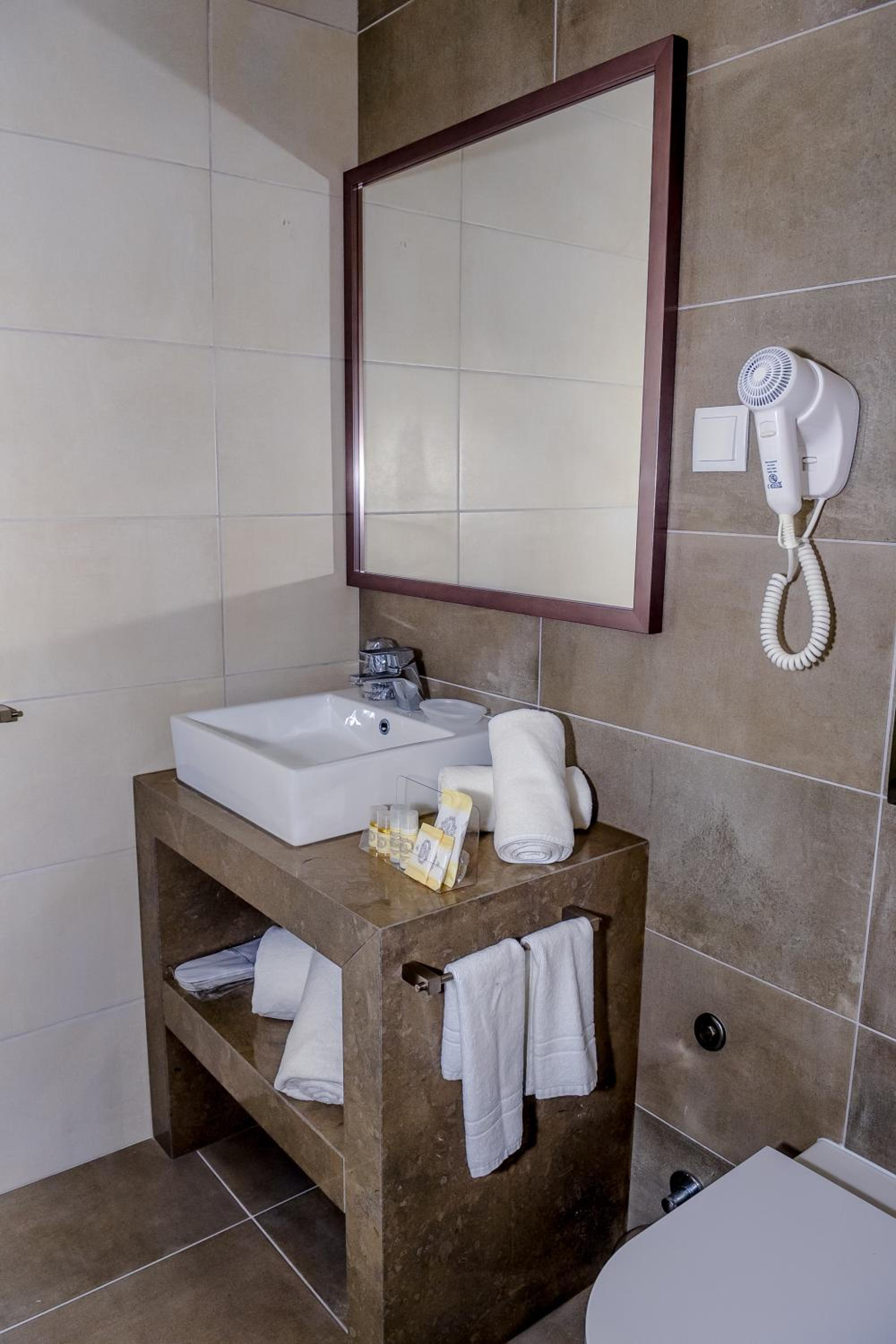 Standard Double or Twin Room photo 3