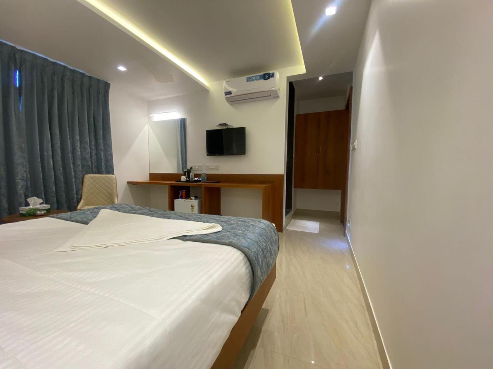 Deluxe King Room photo 3