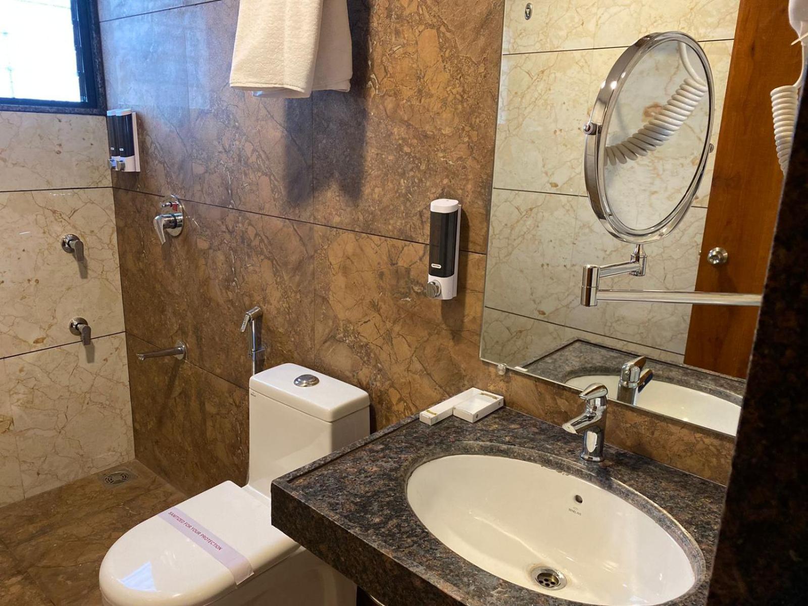 Deluxe King Room photo 2