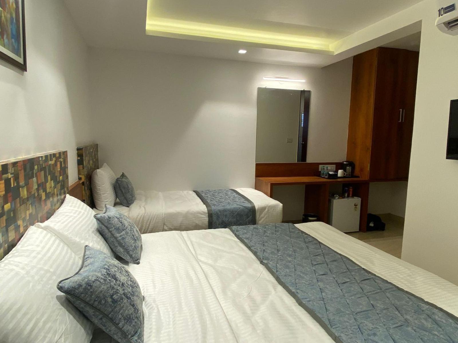 Family Room with Private Bathroom photo 3
