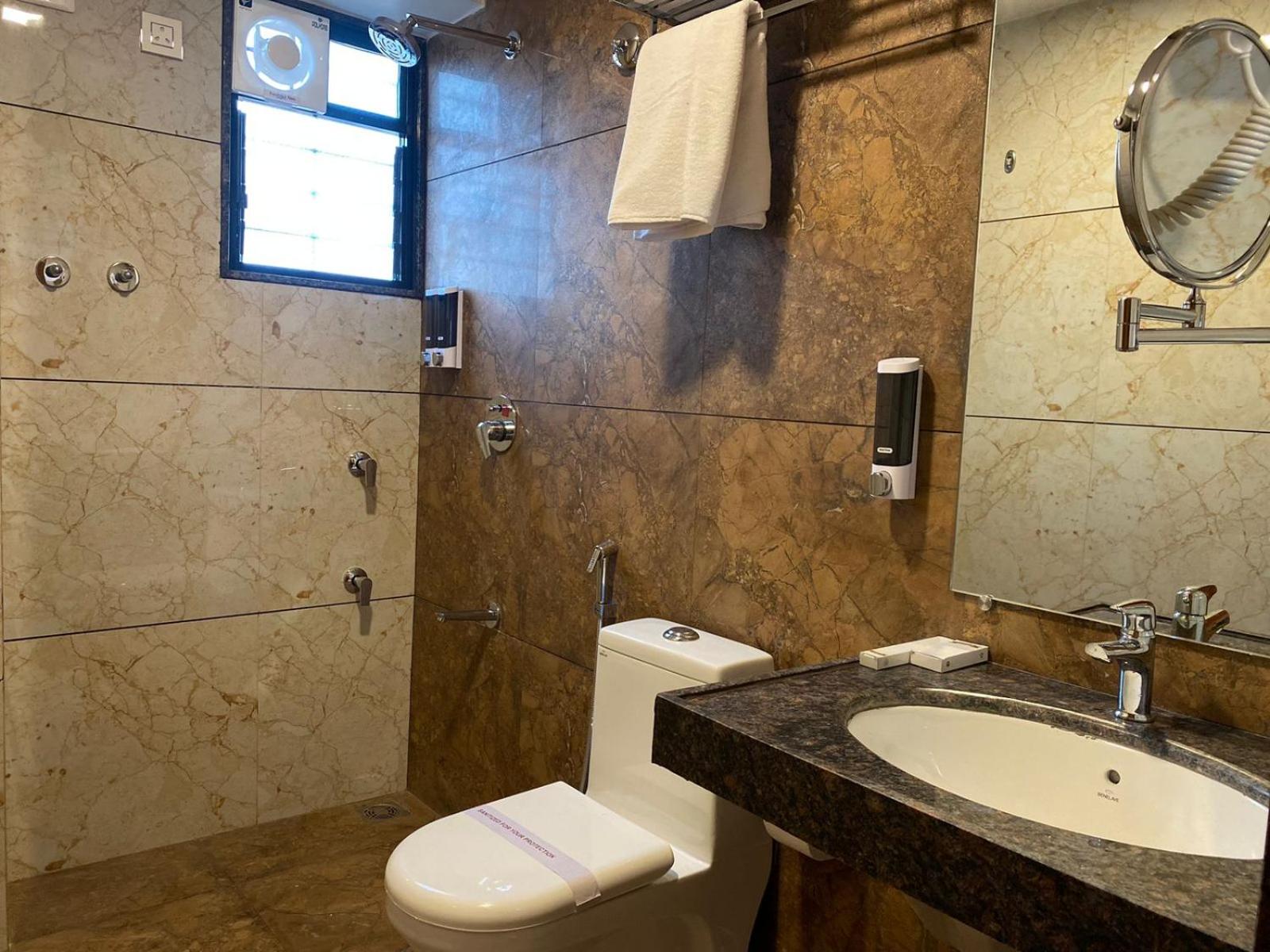 Standard Double or Twin Room photo 3