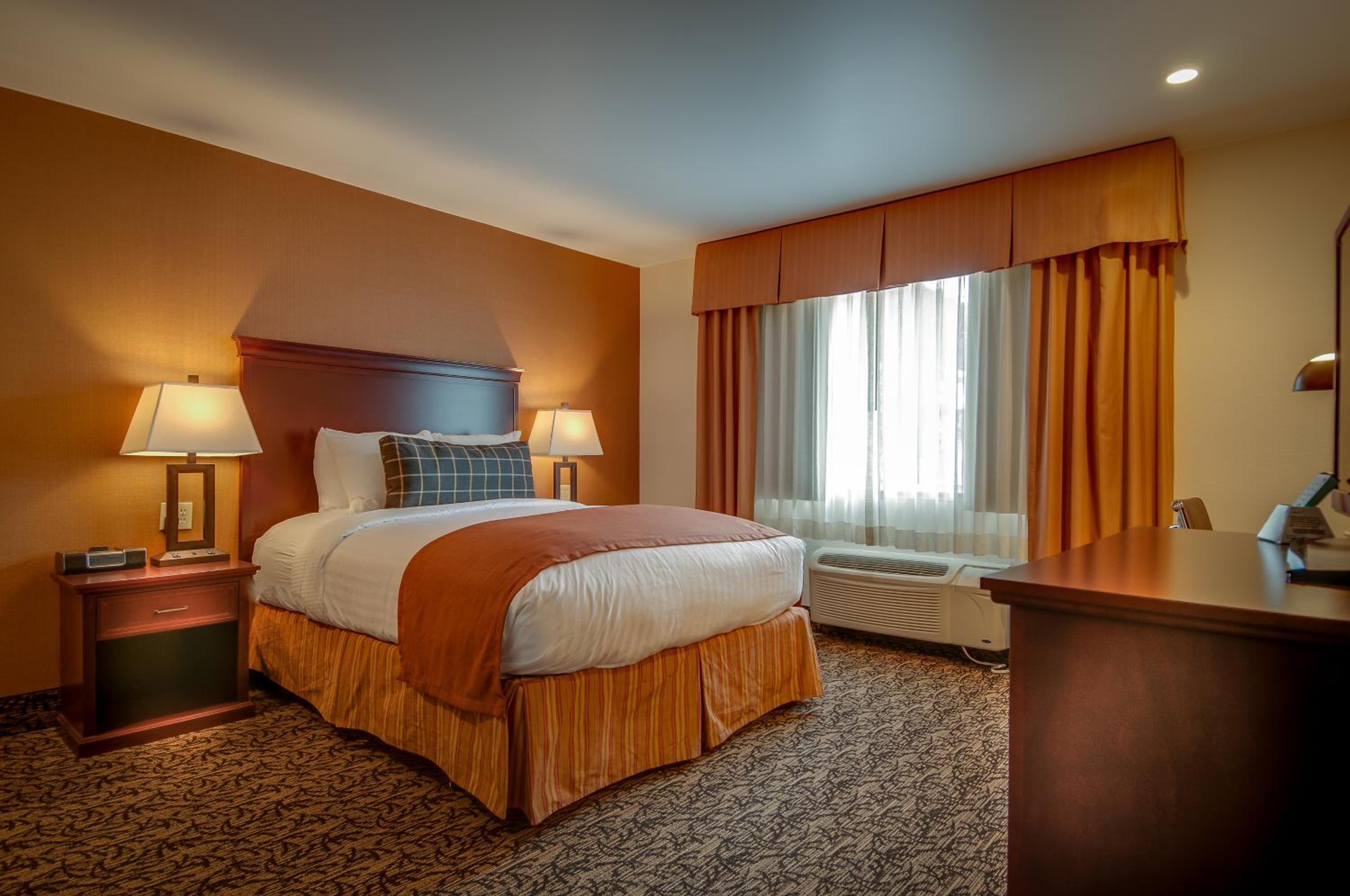 King Room - Non-Smoking - Photo 10