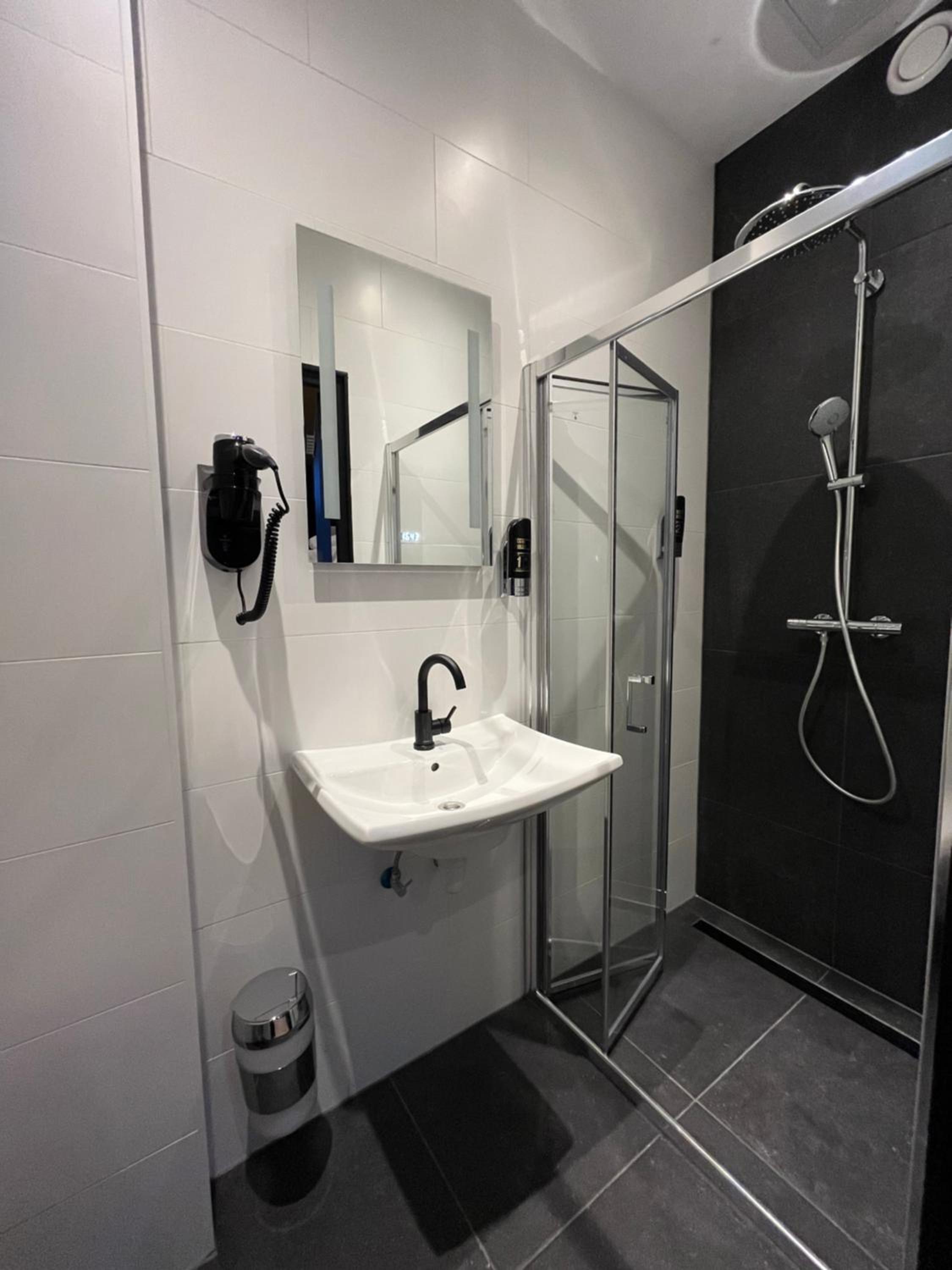 Private Room (8 Adults)
