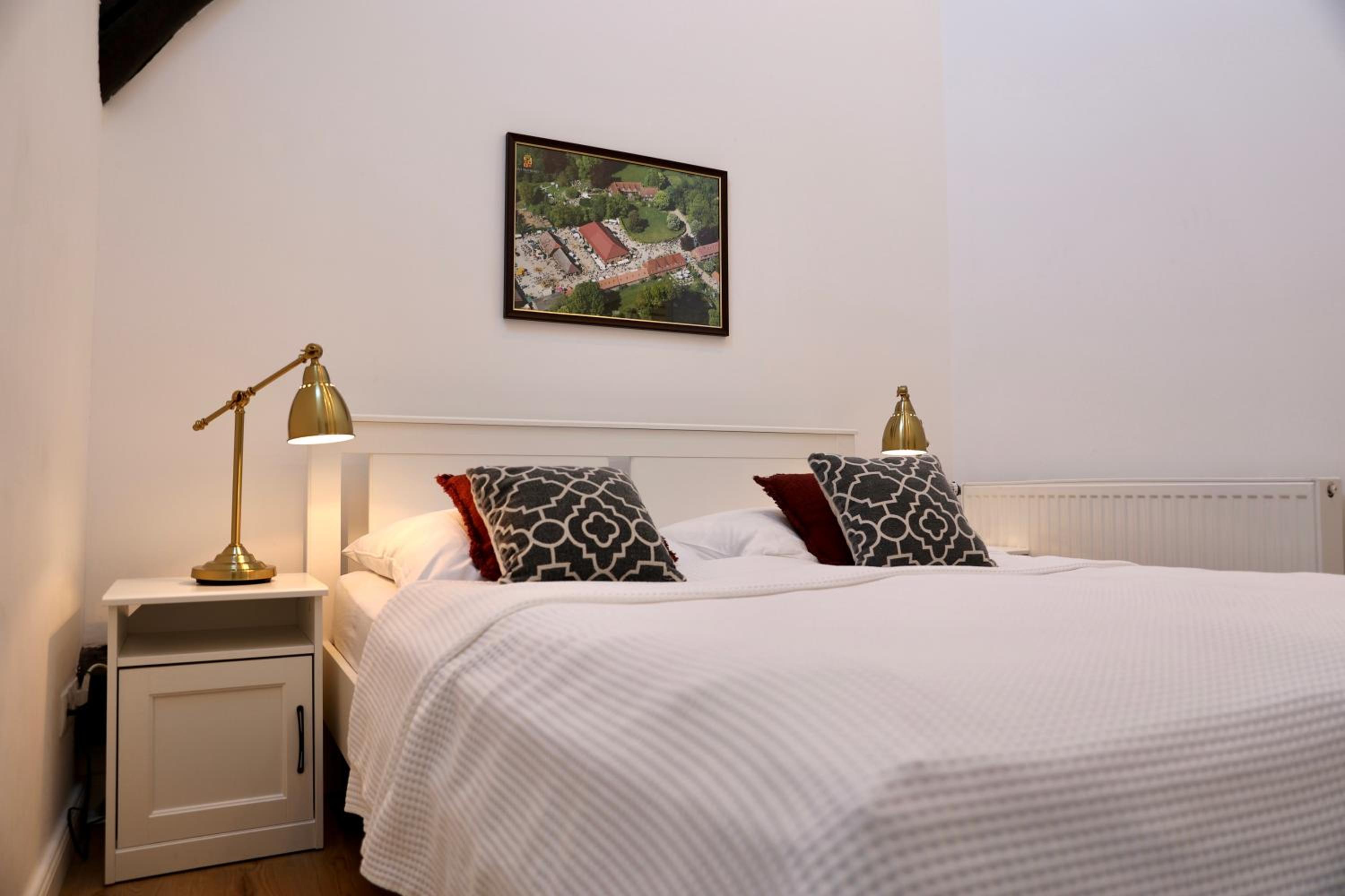 Two-Bedroom Apartment - Photo 8