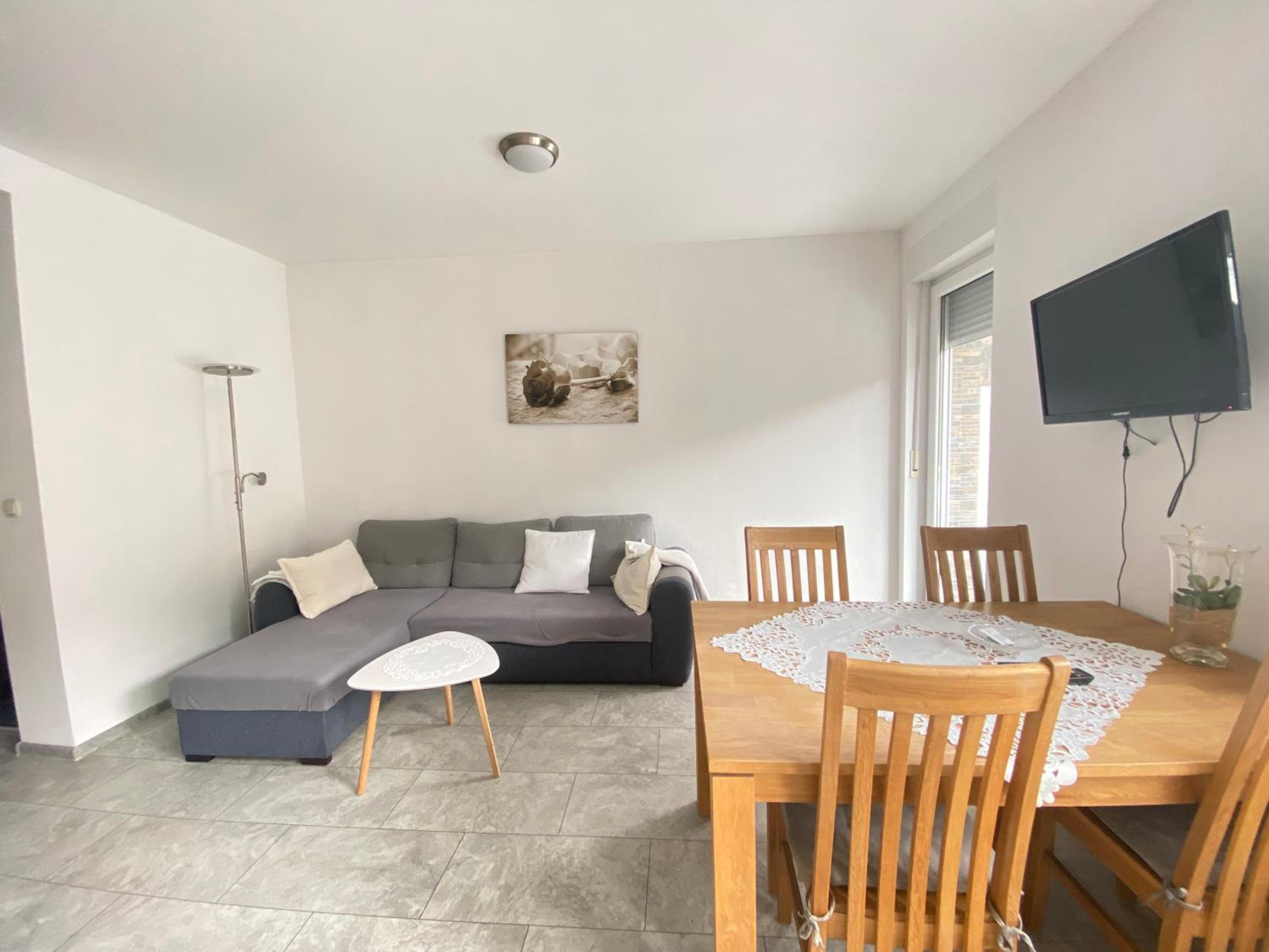 Apartment with Balcony photo 3