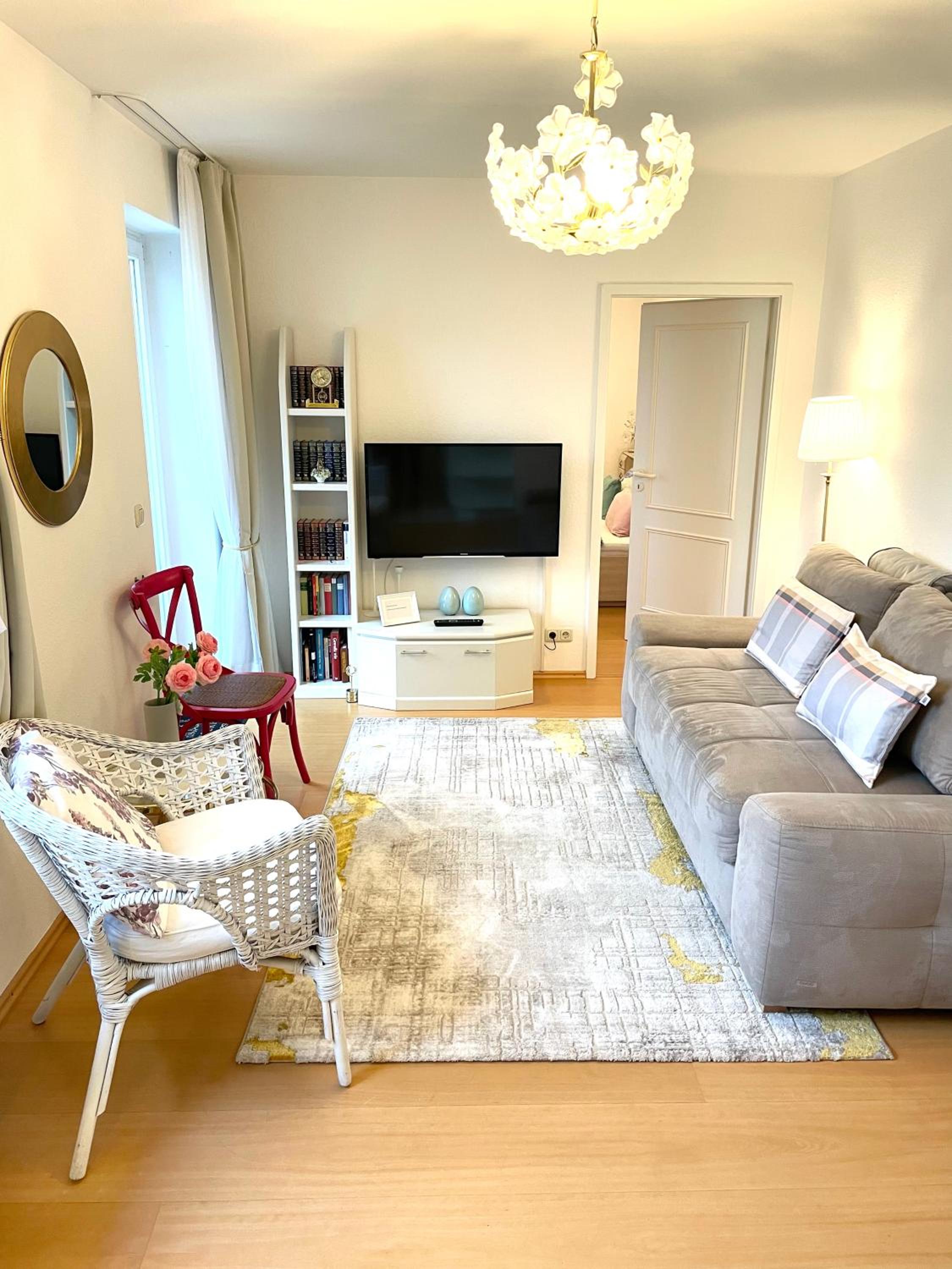One-Bedroom Apartment photo 1