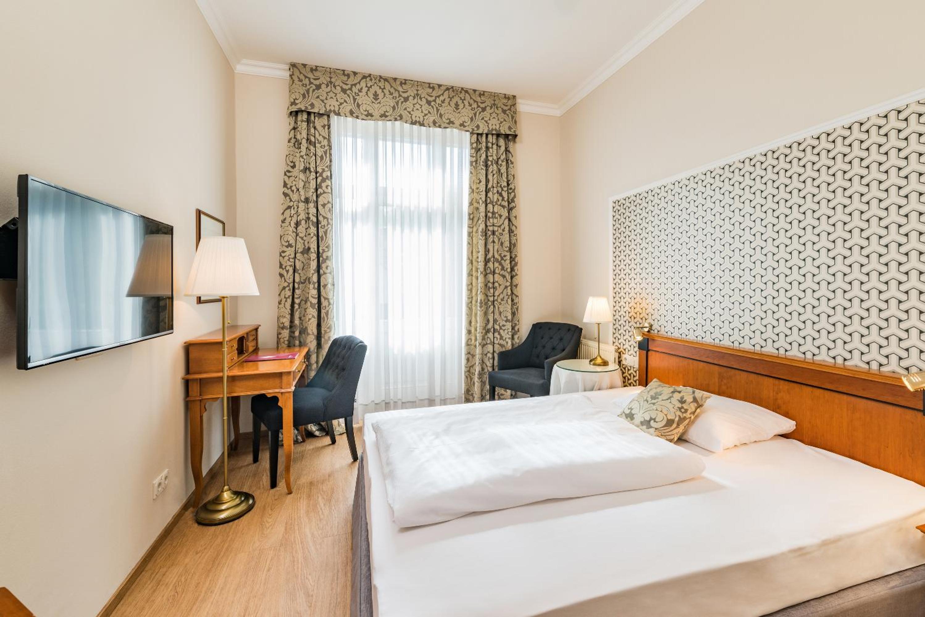 Small Double Room - Photo 2
