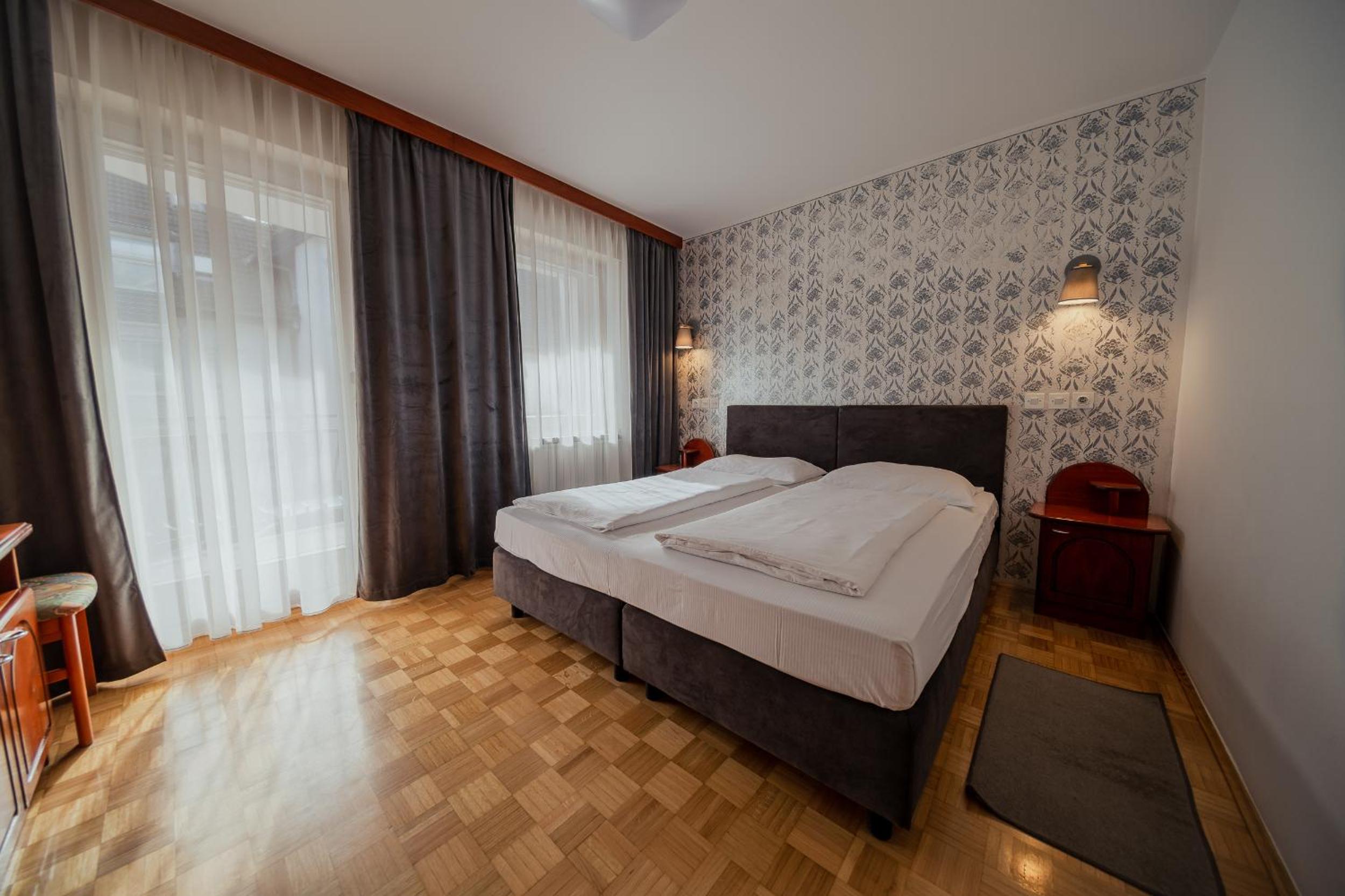 Comfort Double Room with Balcony - Photo 1