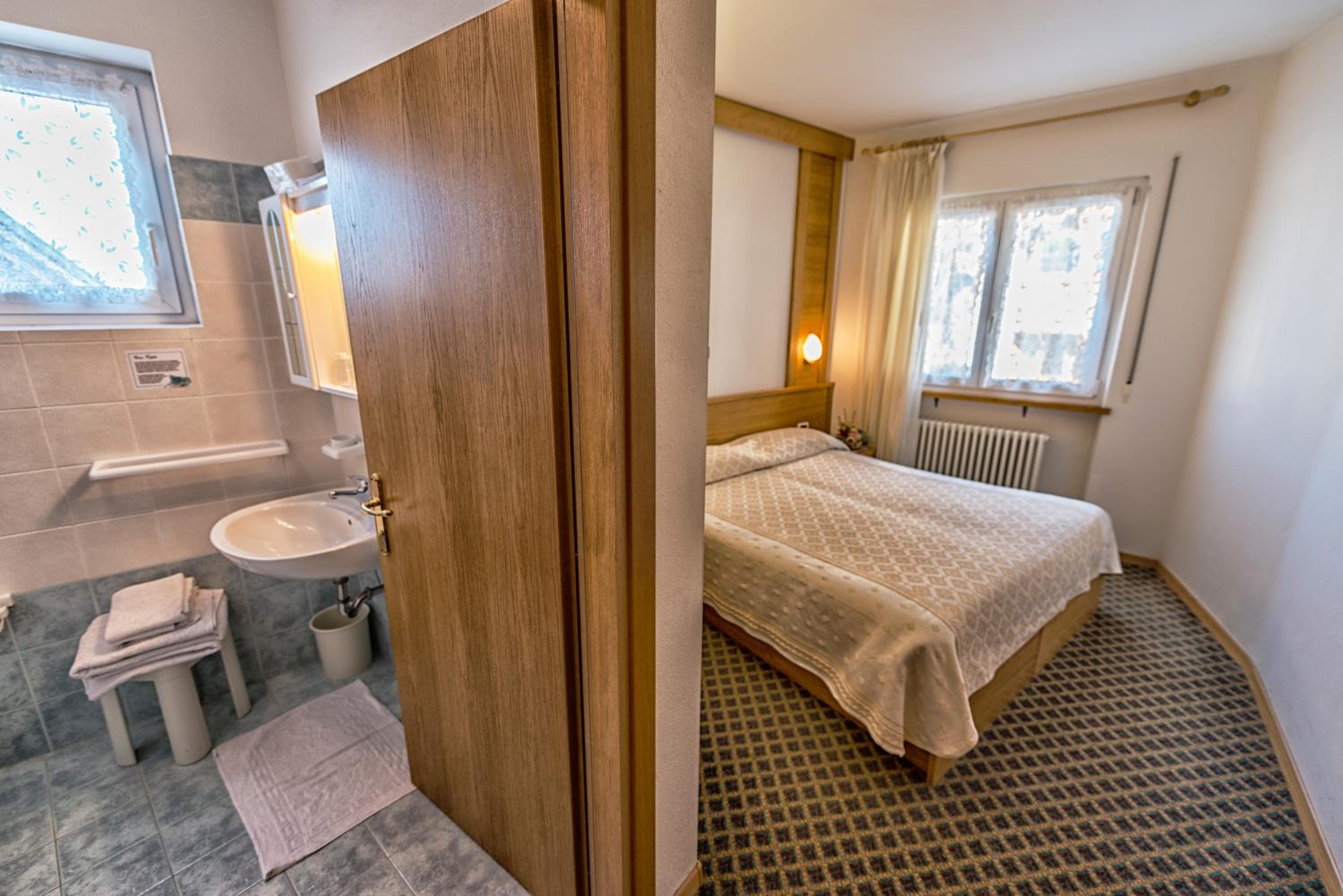 Economy Double Room photo 1