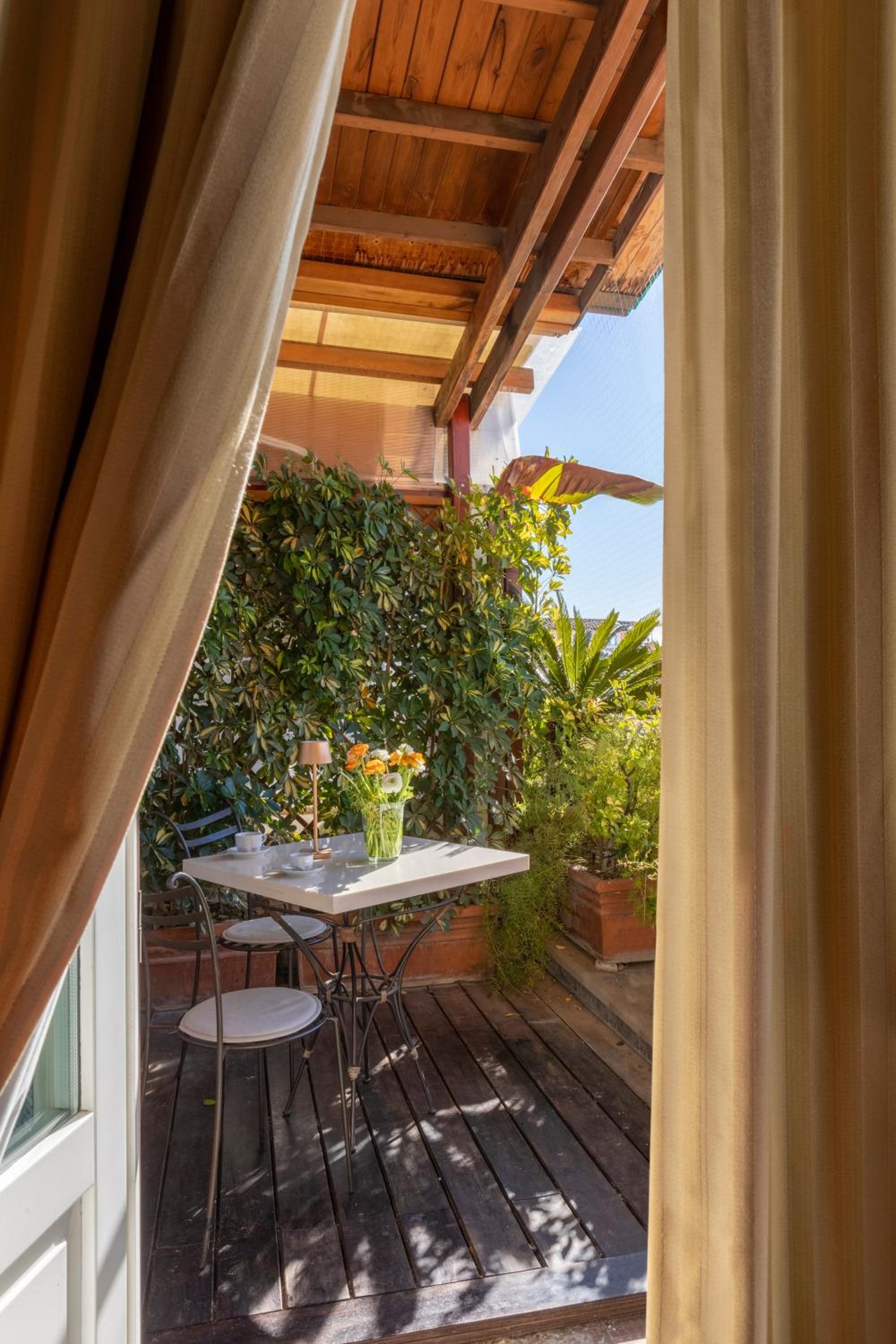 Deluxe Double Room with Terrace thumbnail 5