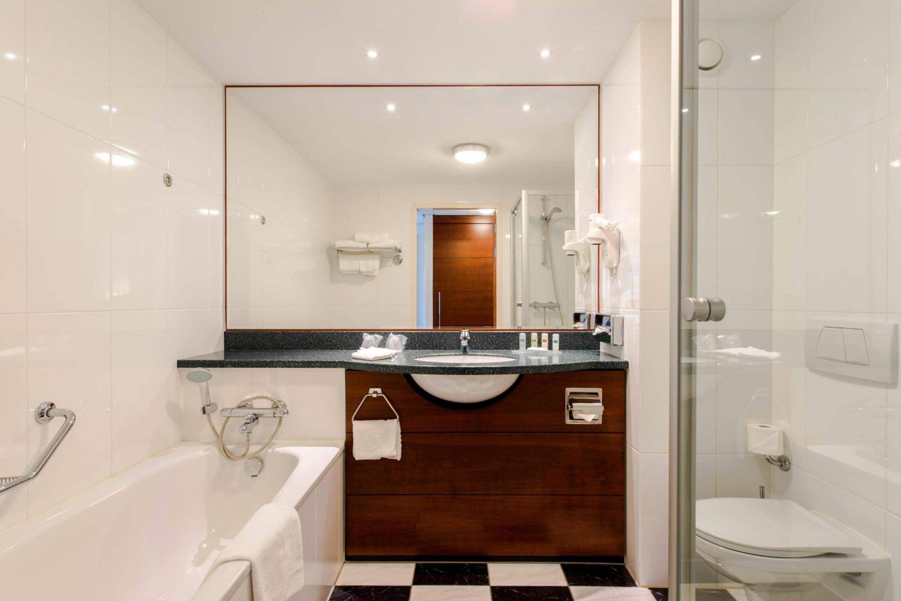 Deluxe King Room - Photo 3