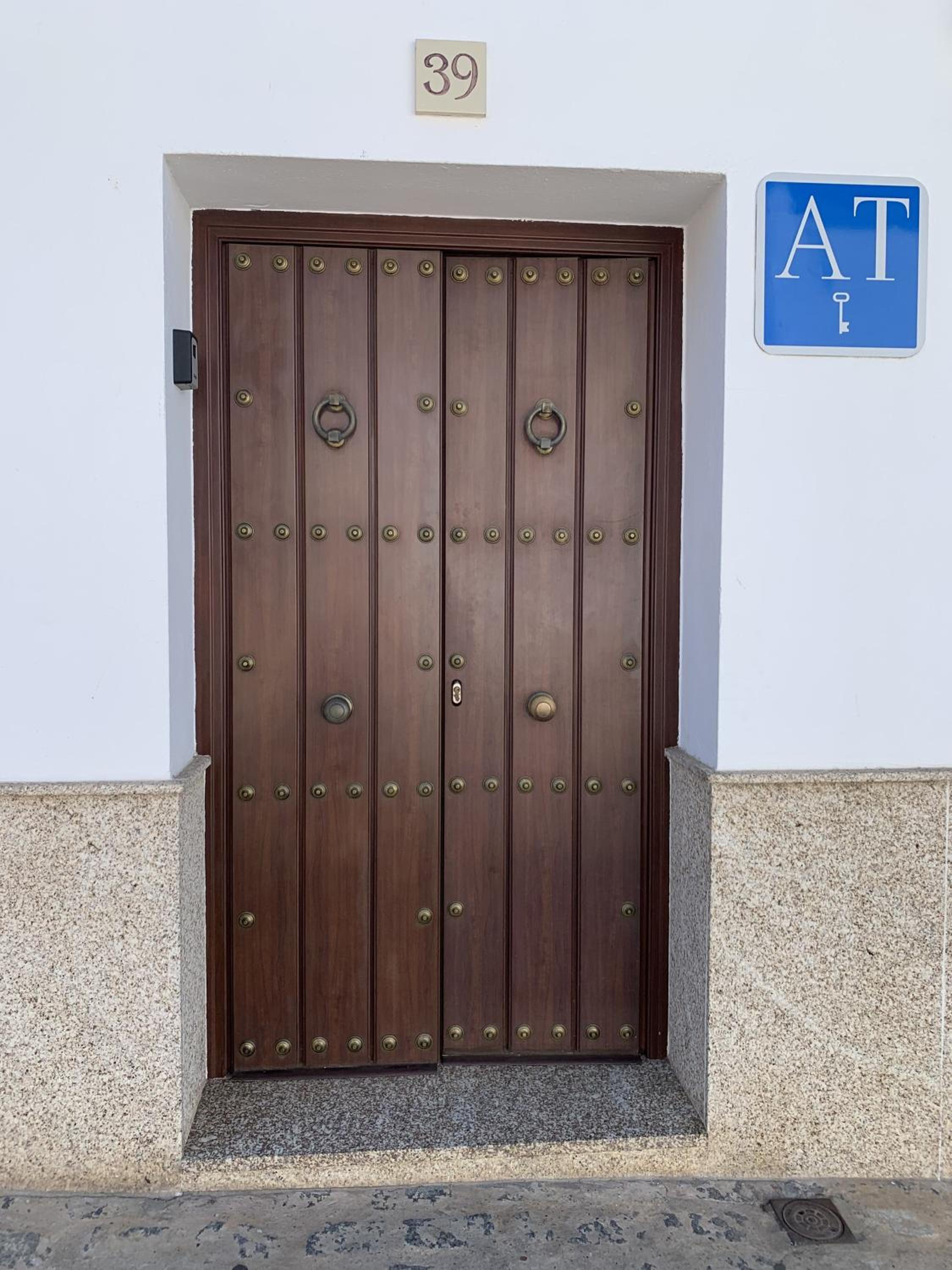 Apartment with Terrace - Photo 25