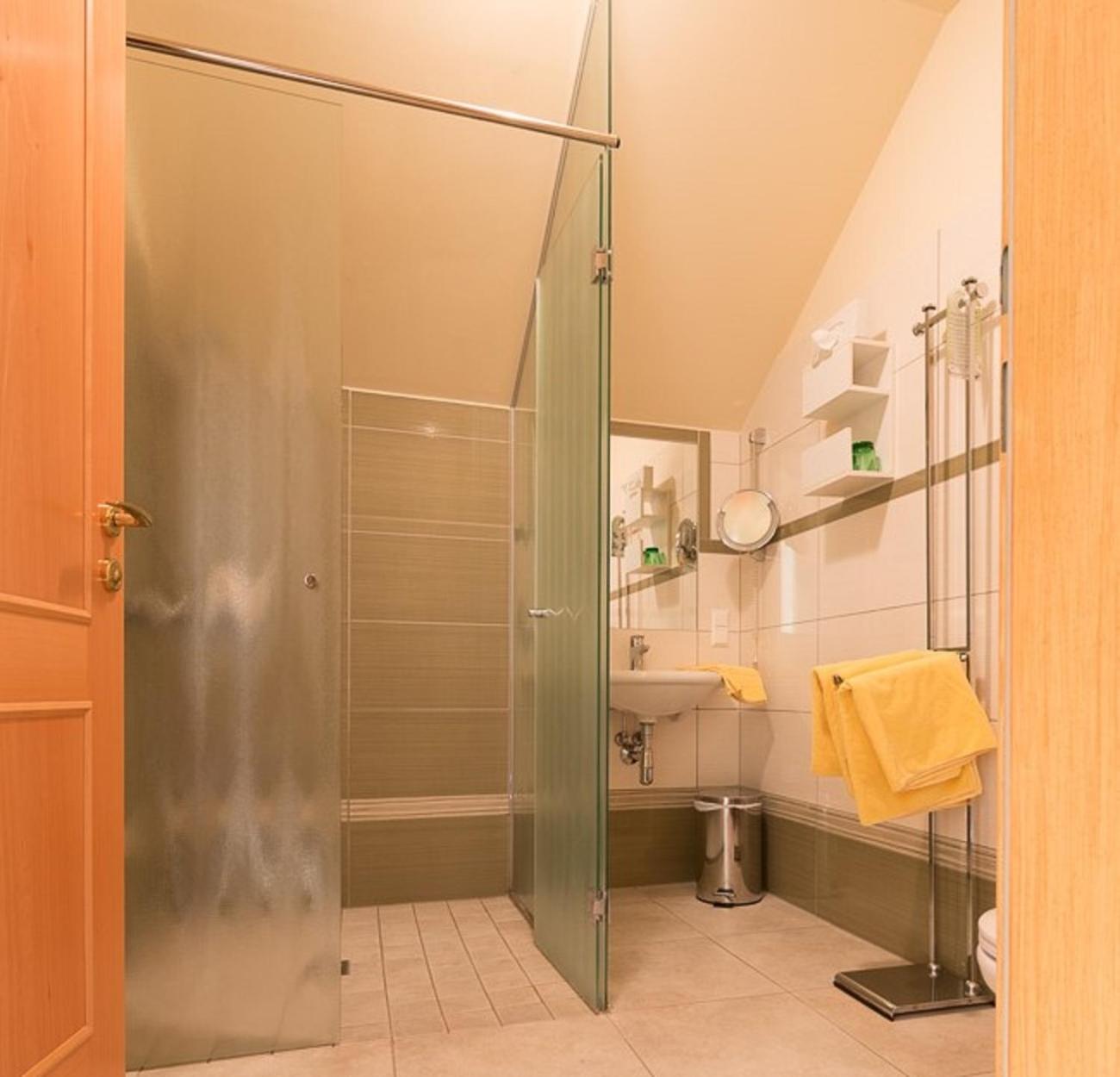 Double Room - Disability Access photo 3