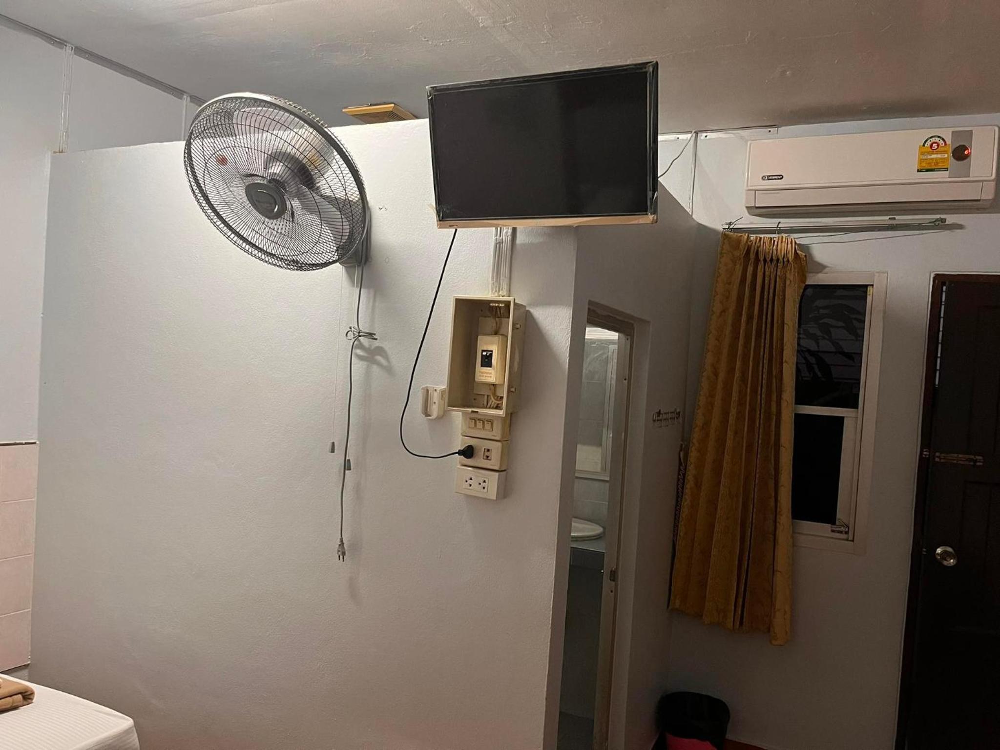 Standard Twin Room - Photo 1