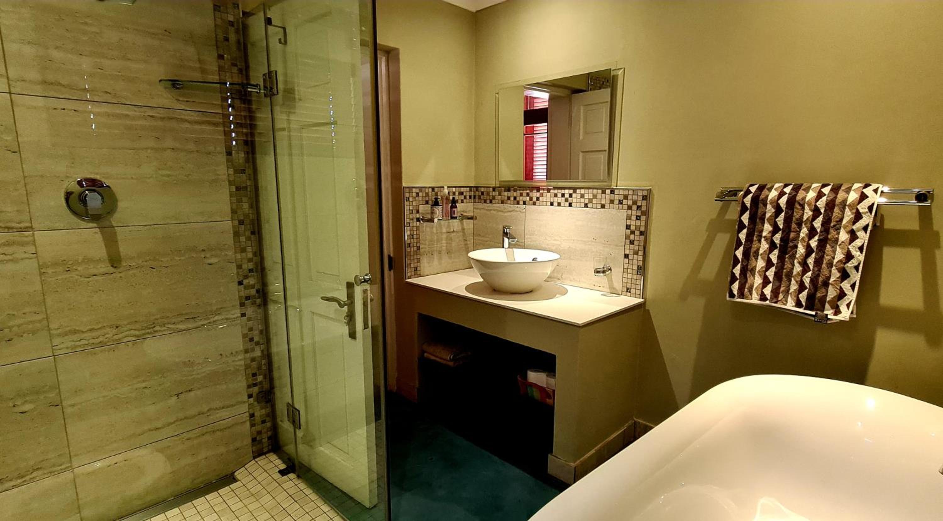 Deluxe Double Room with Bath photo 2
