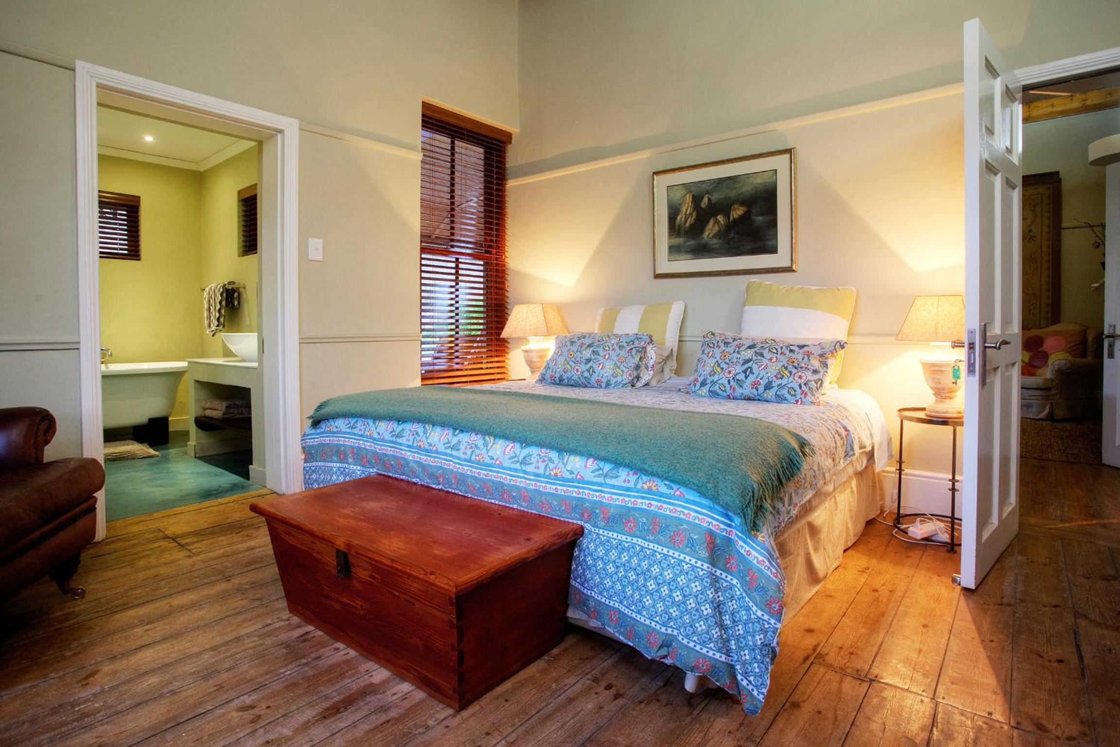 Deluxe Double Room with Bath photo 3