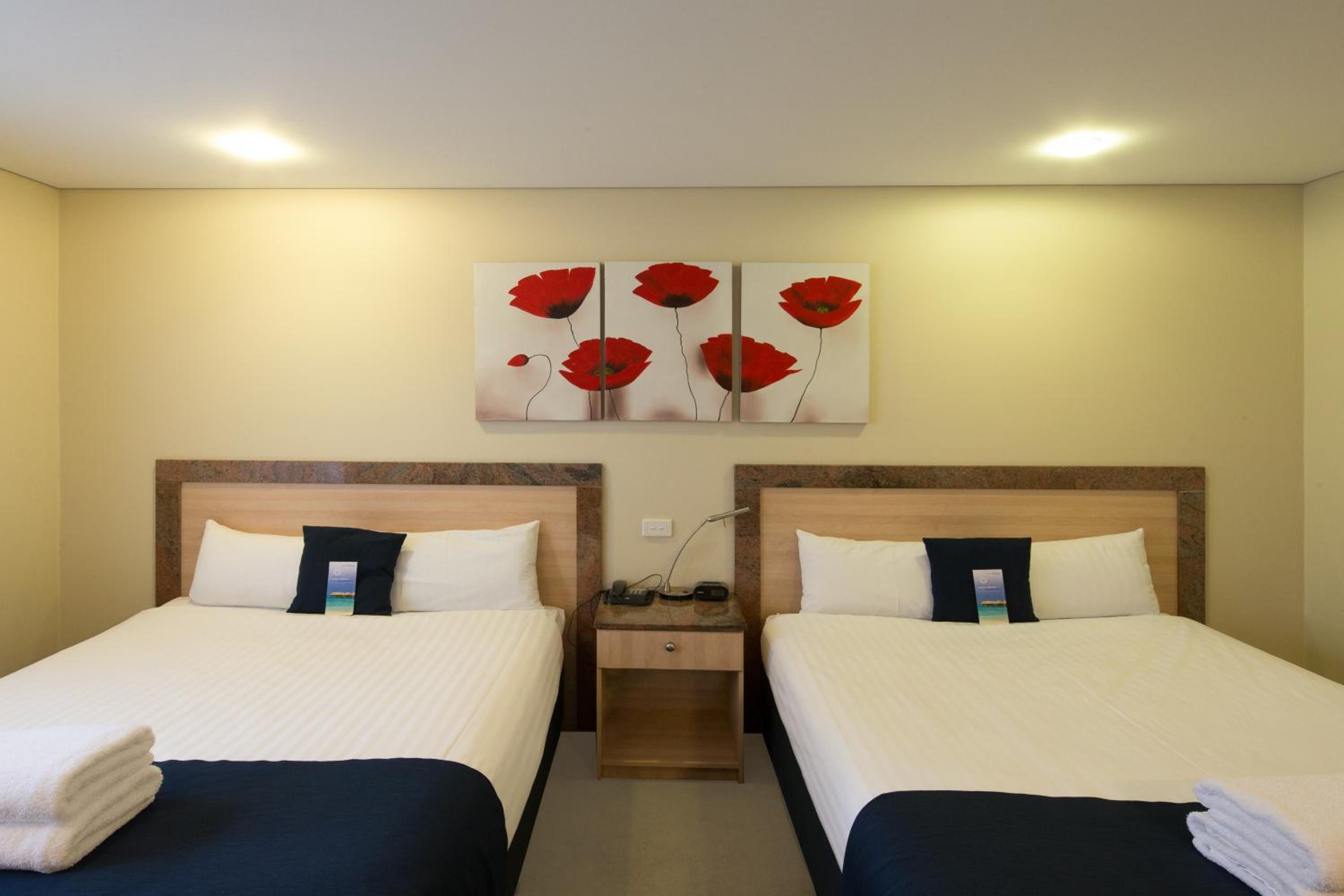 Superior Queen Room with Two Queen Beds - Photo 5