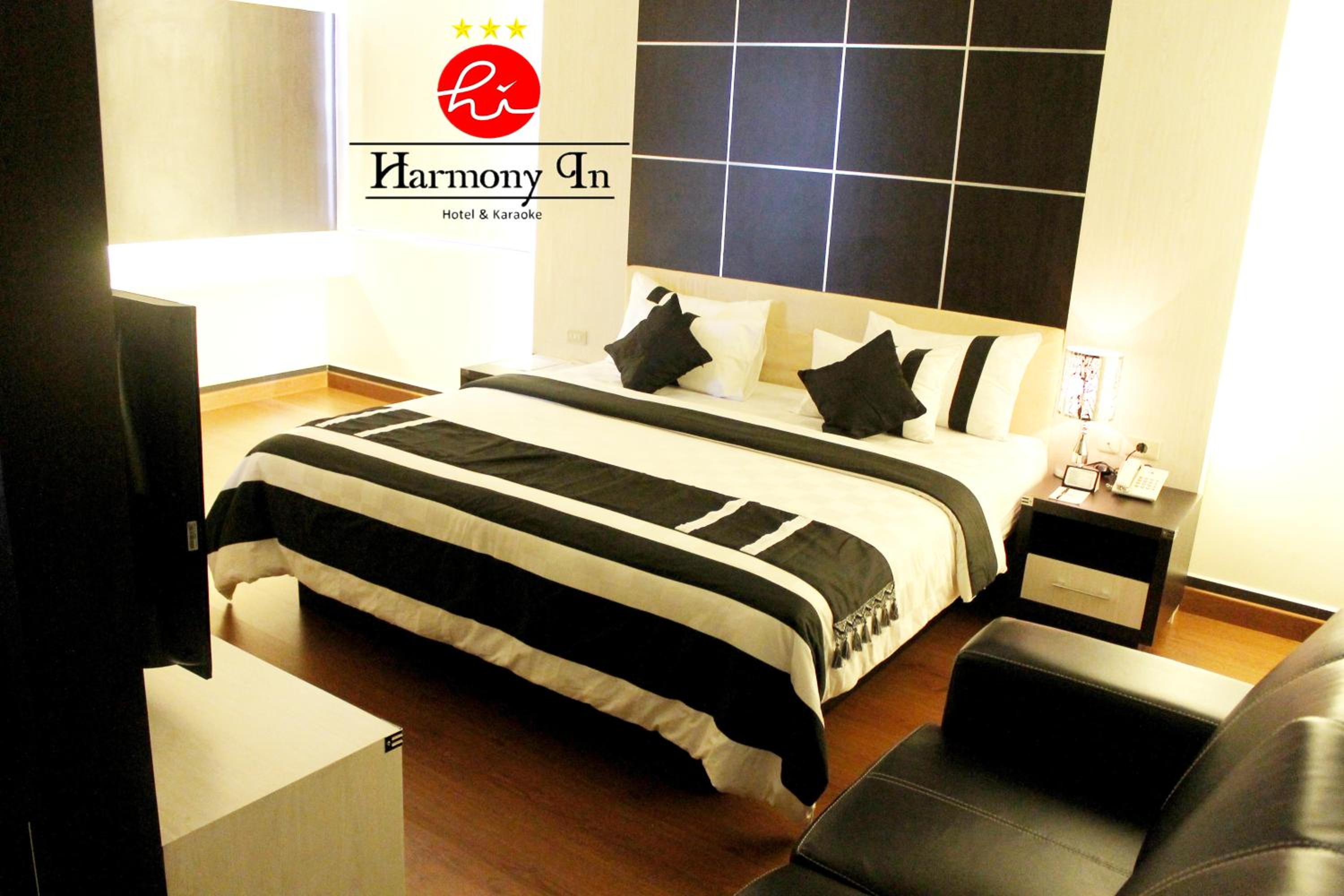 Executive Suite - Photo 13