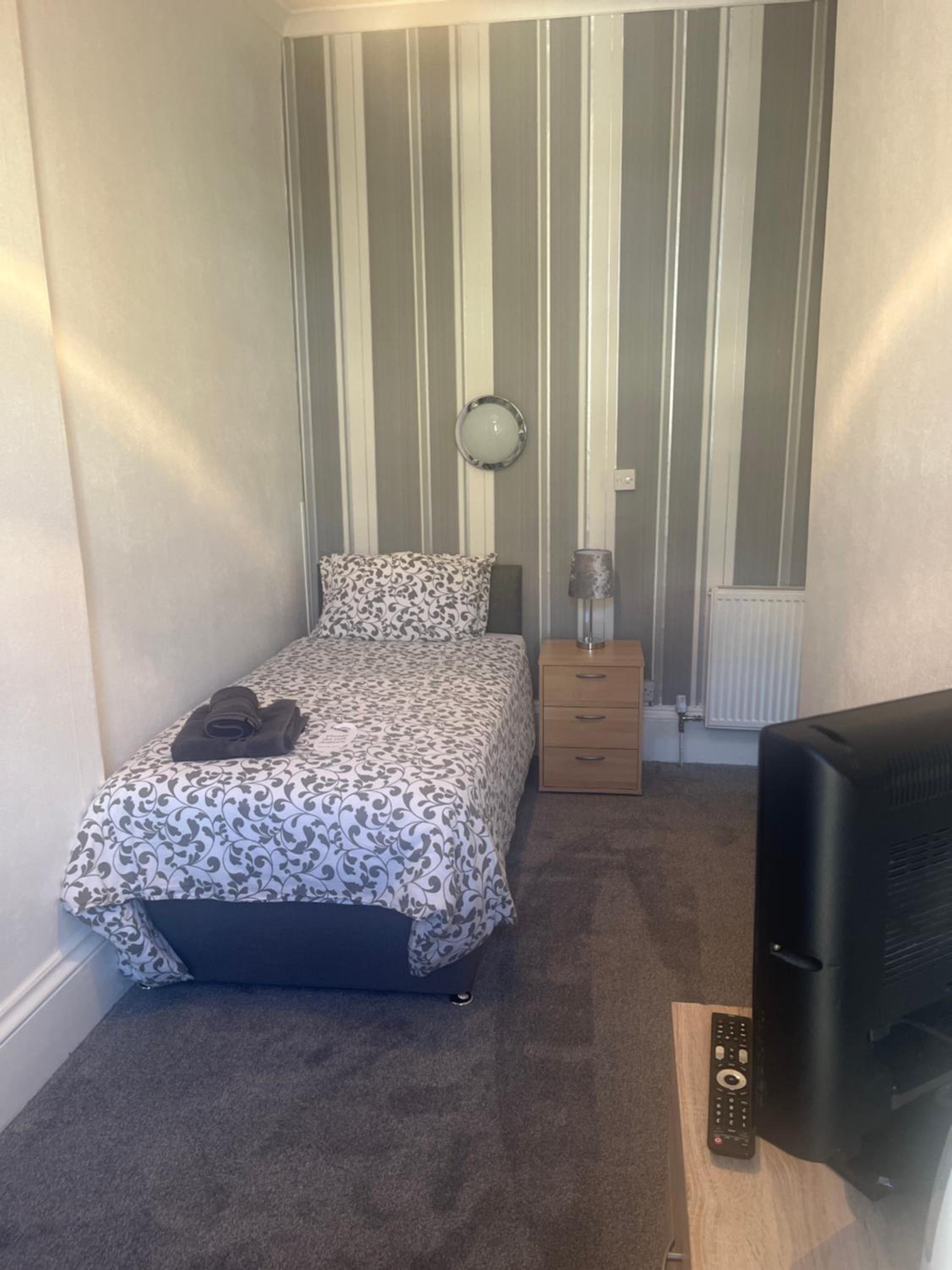 Single Room with Shared Bathroom photo 2