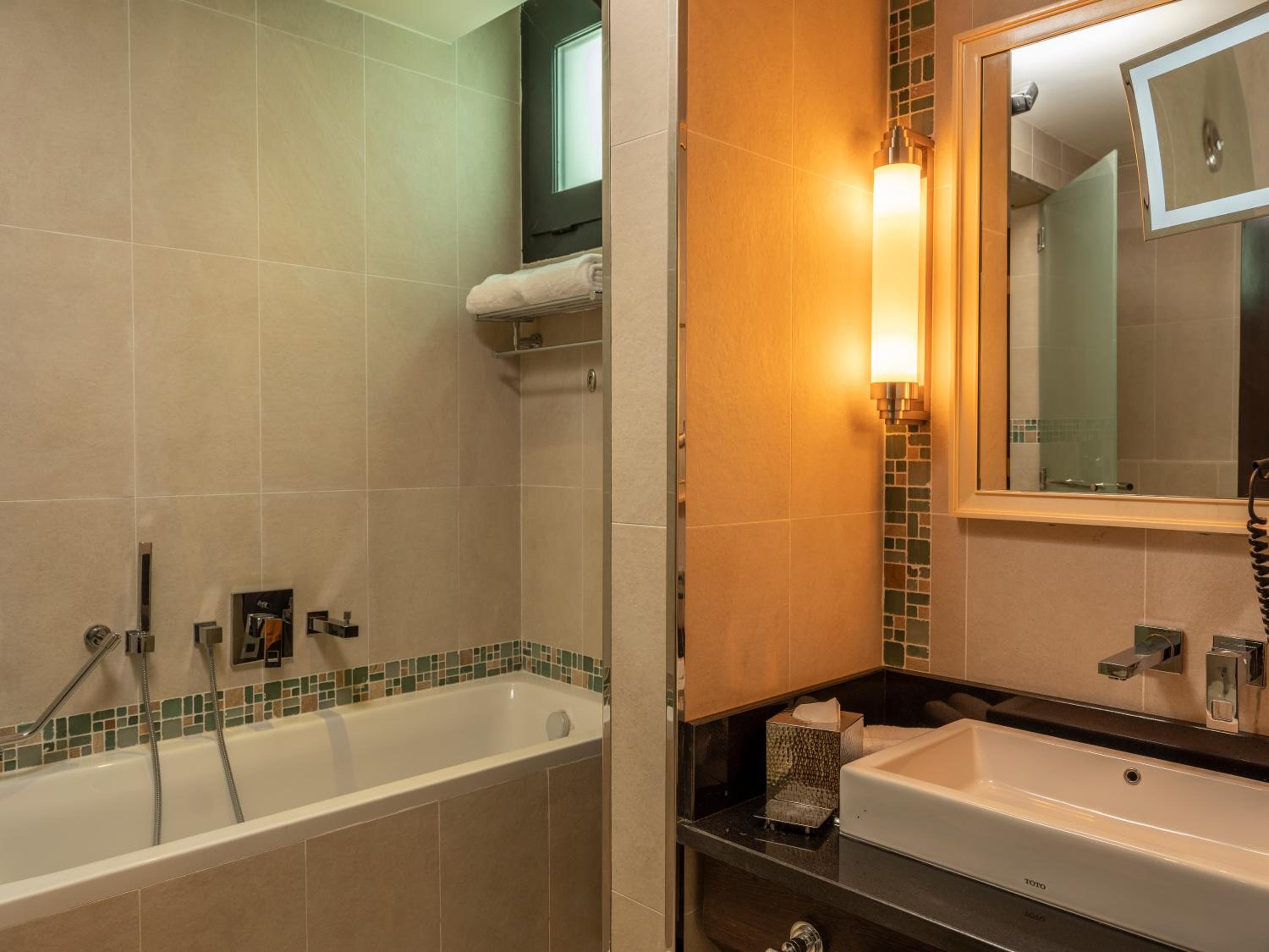 Two-Bedroom Villa With Access To Garden & River Lake