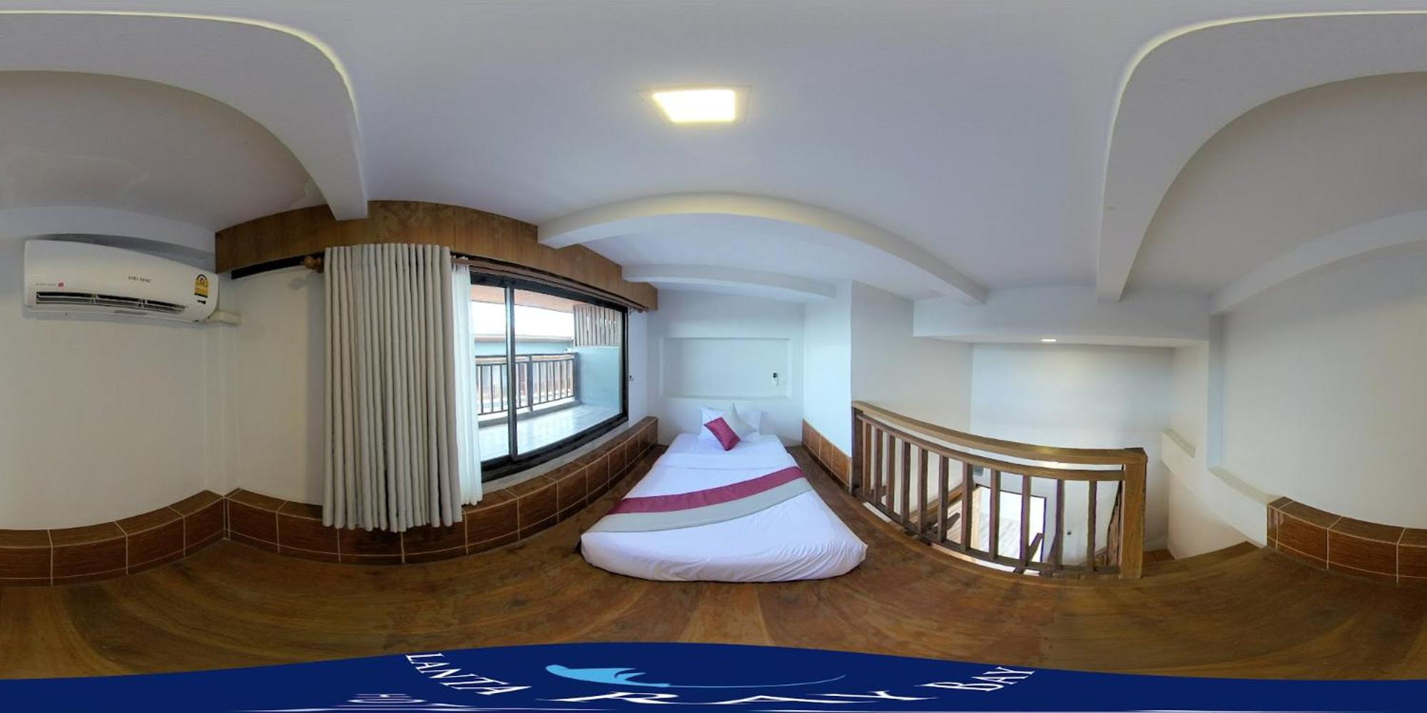 Large Twin Room photo 2