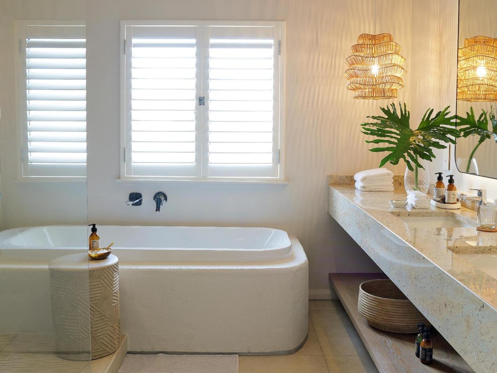 King Suite with Balcony - Photo 4