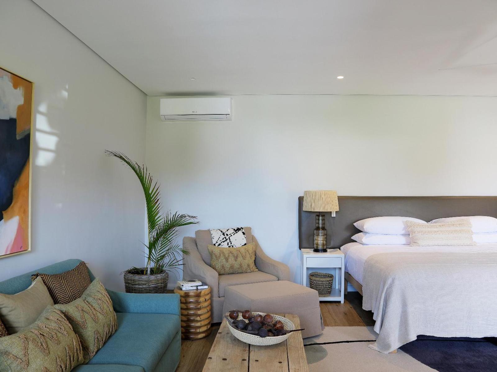King Suite with Balcony - Photo 3