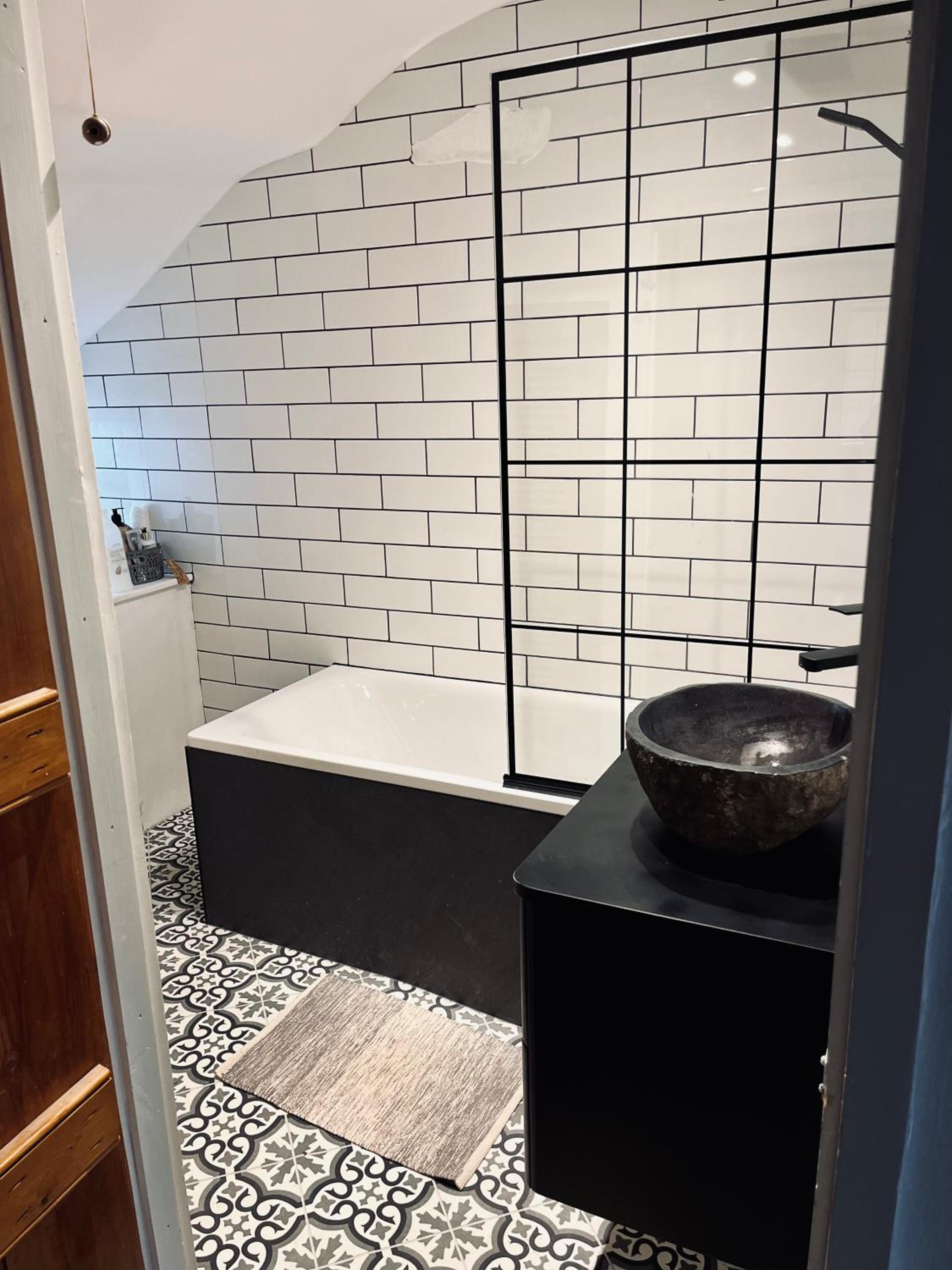 Two-Bedroom Apartment - Photo 31
