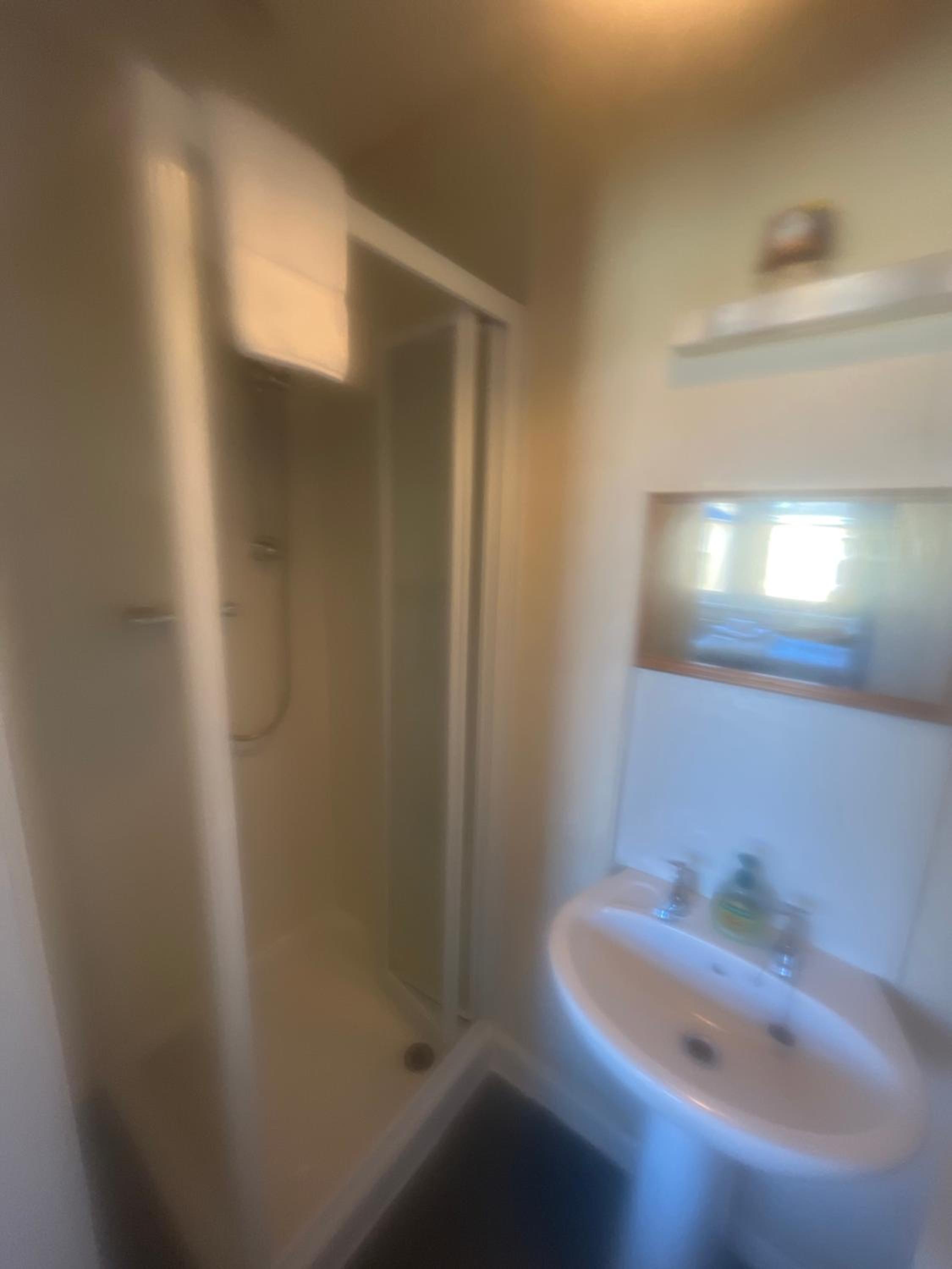 Twin Room - Photo 2