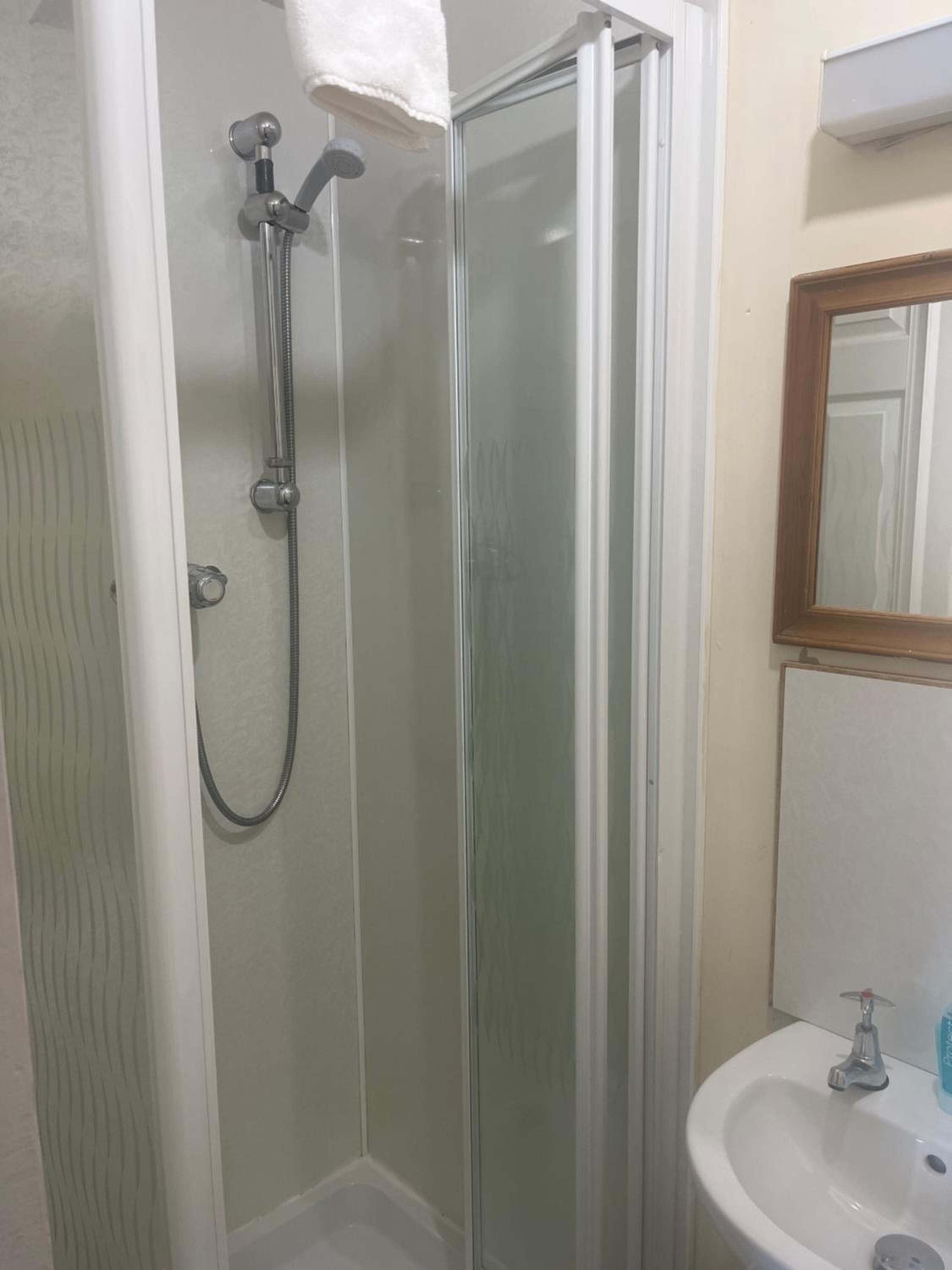 Twin Room - Photo 7