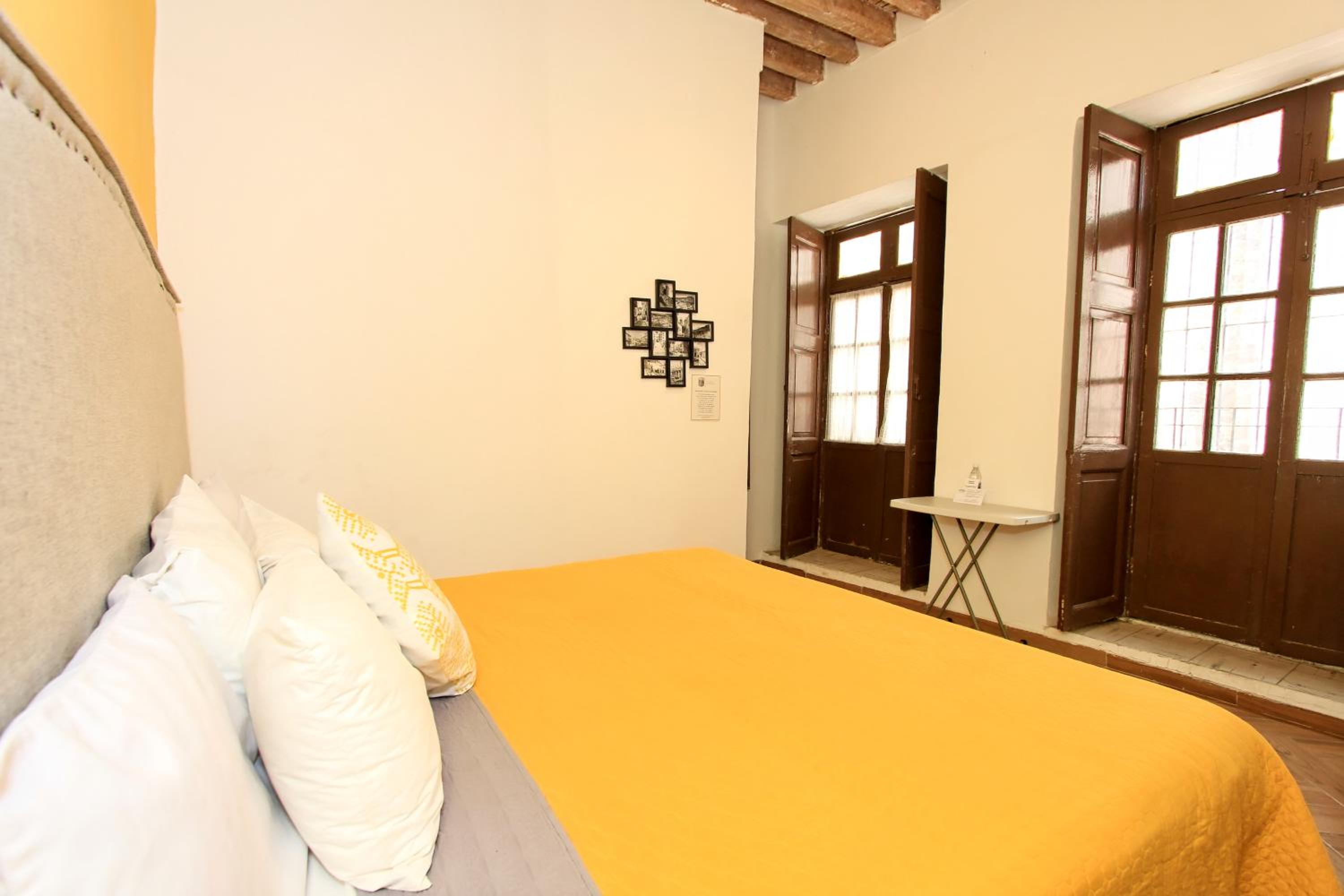 King Suite with Balcony - Photo 16