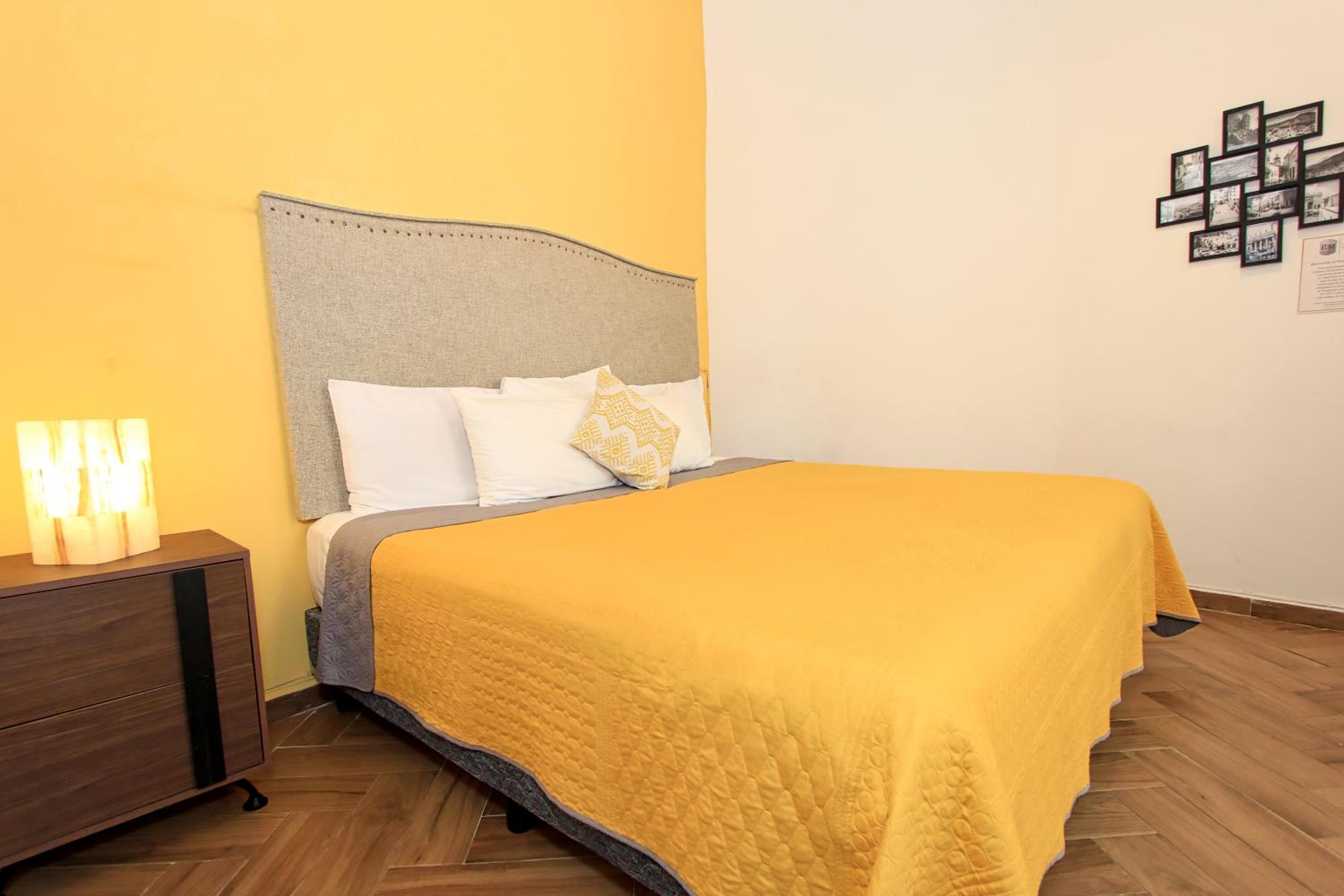 King Suite with Balcony - Photo 10