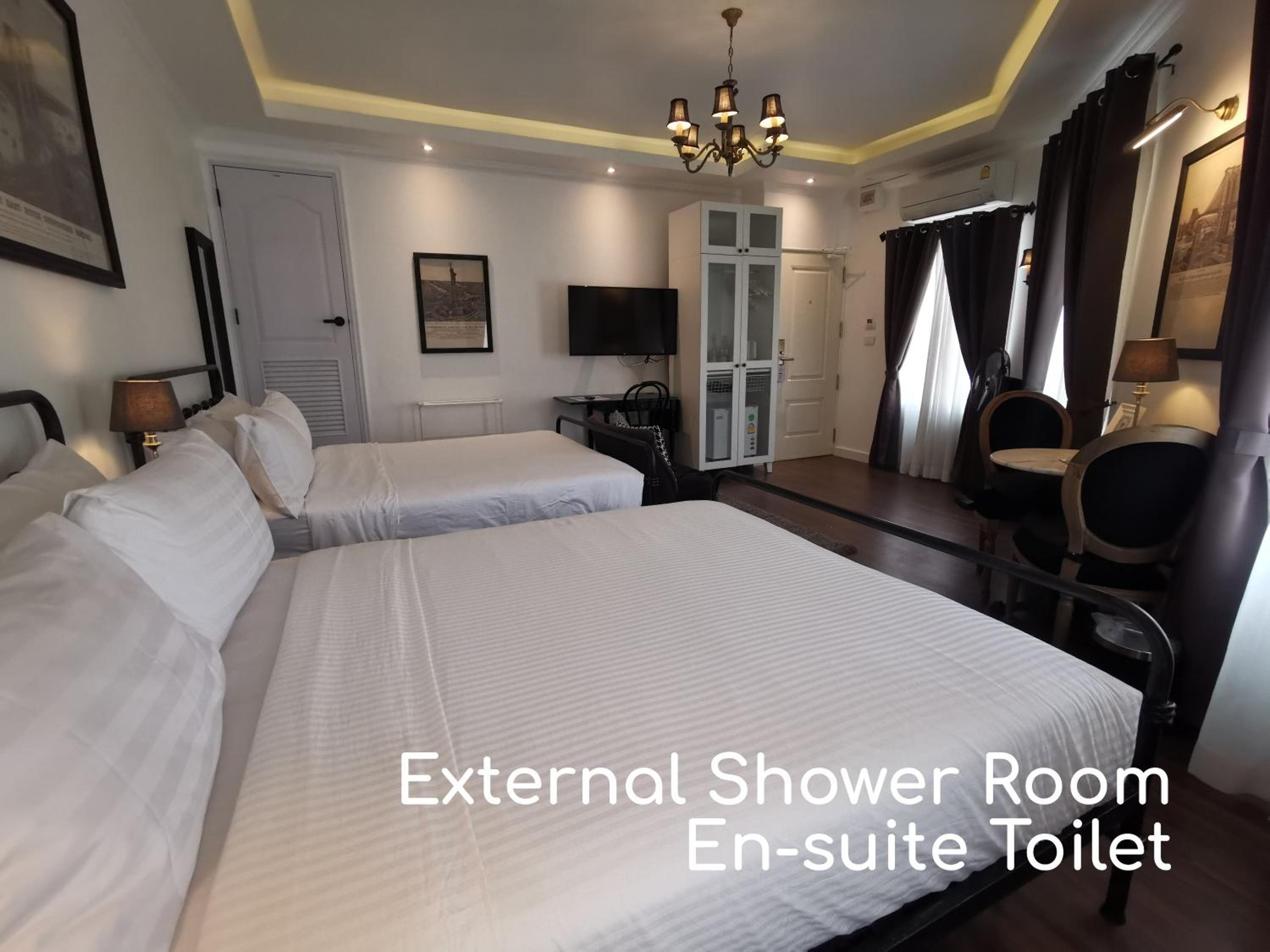 Zweibettzimmer mit eigenem externen Badezimmer