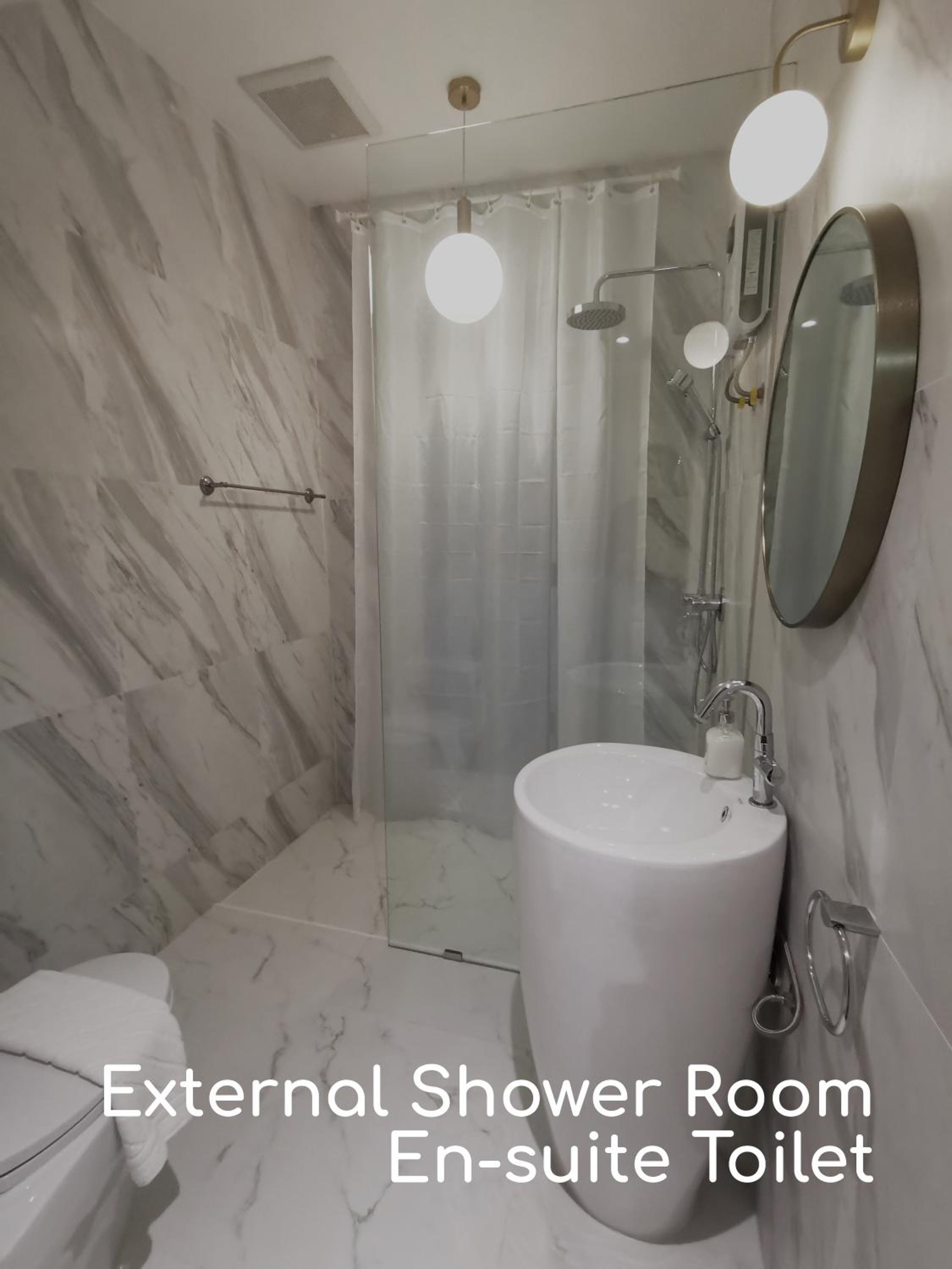 Twin Room with Private External Bathroom photo 2