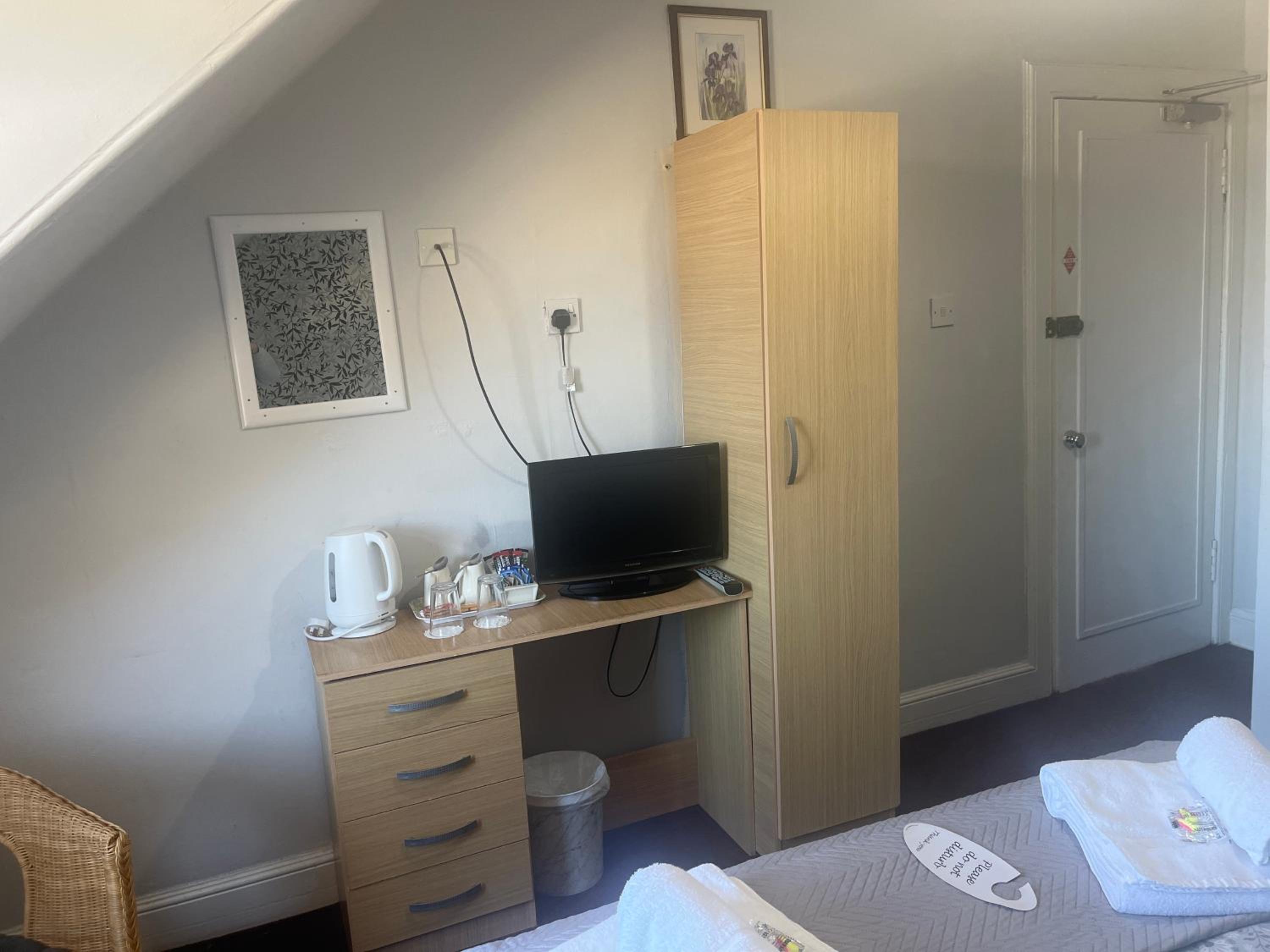 Double Room - Photo 8