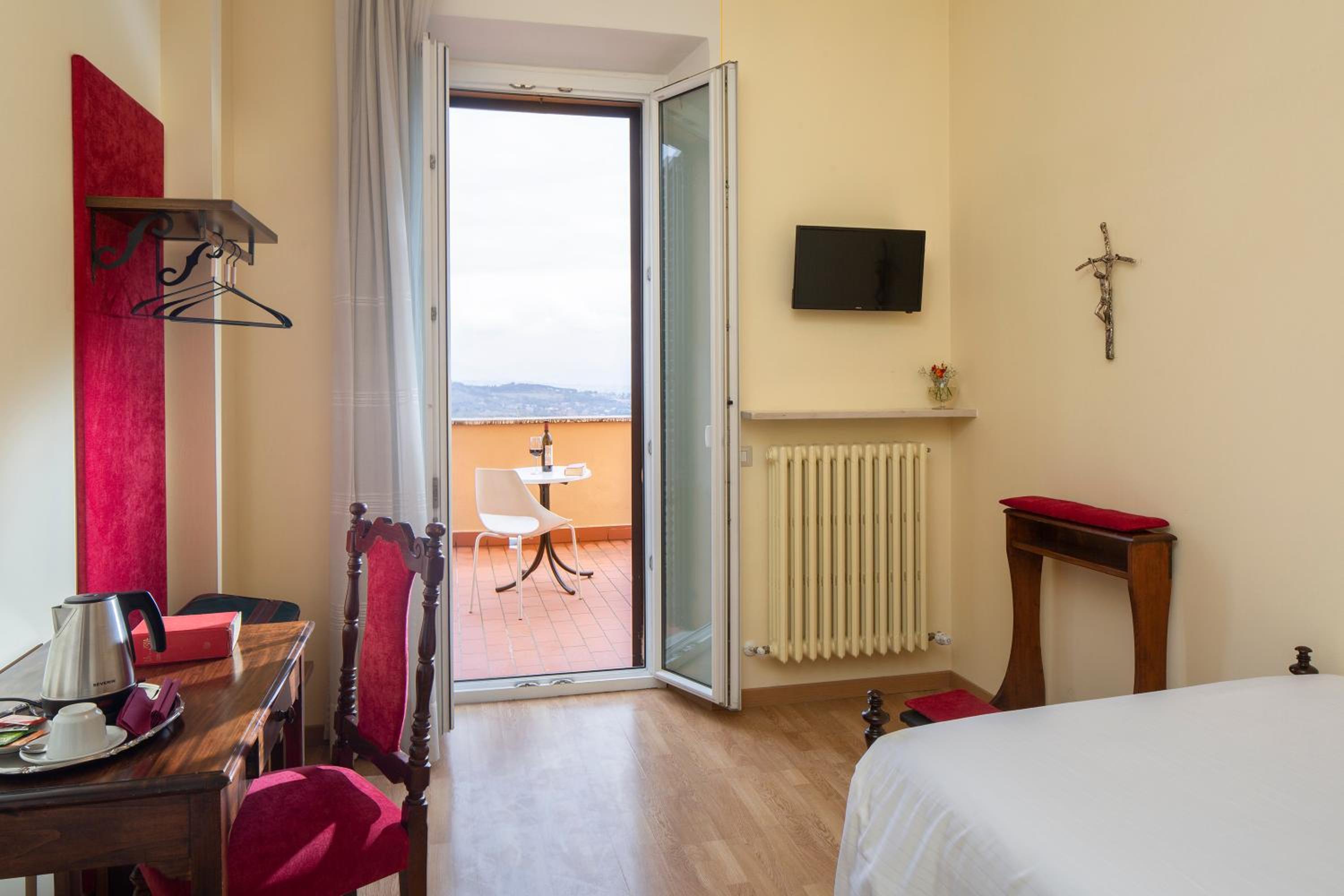 Deluxe Single Room with Balcony photo 1