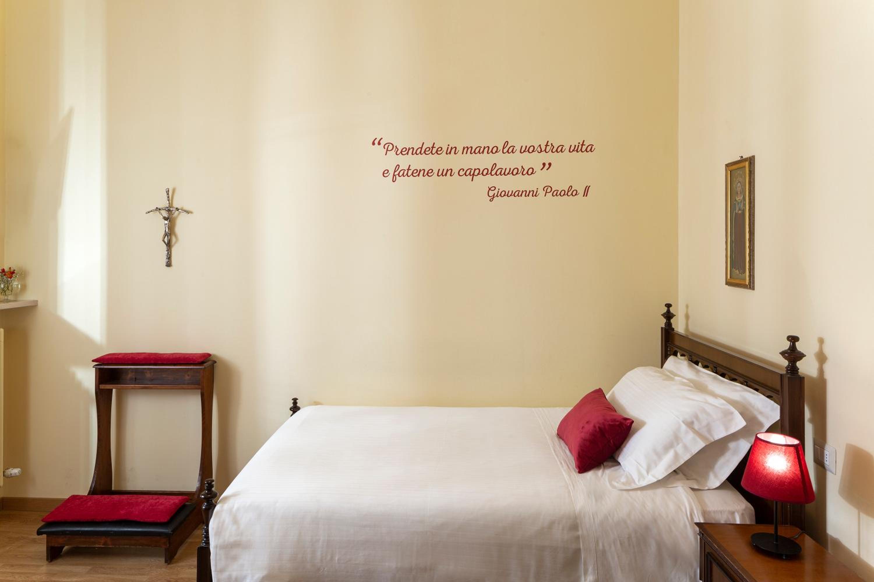 Deluxe Single Room with Balcony photo 2