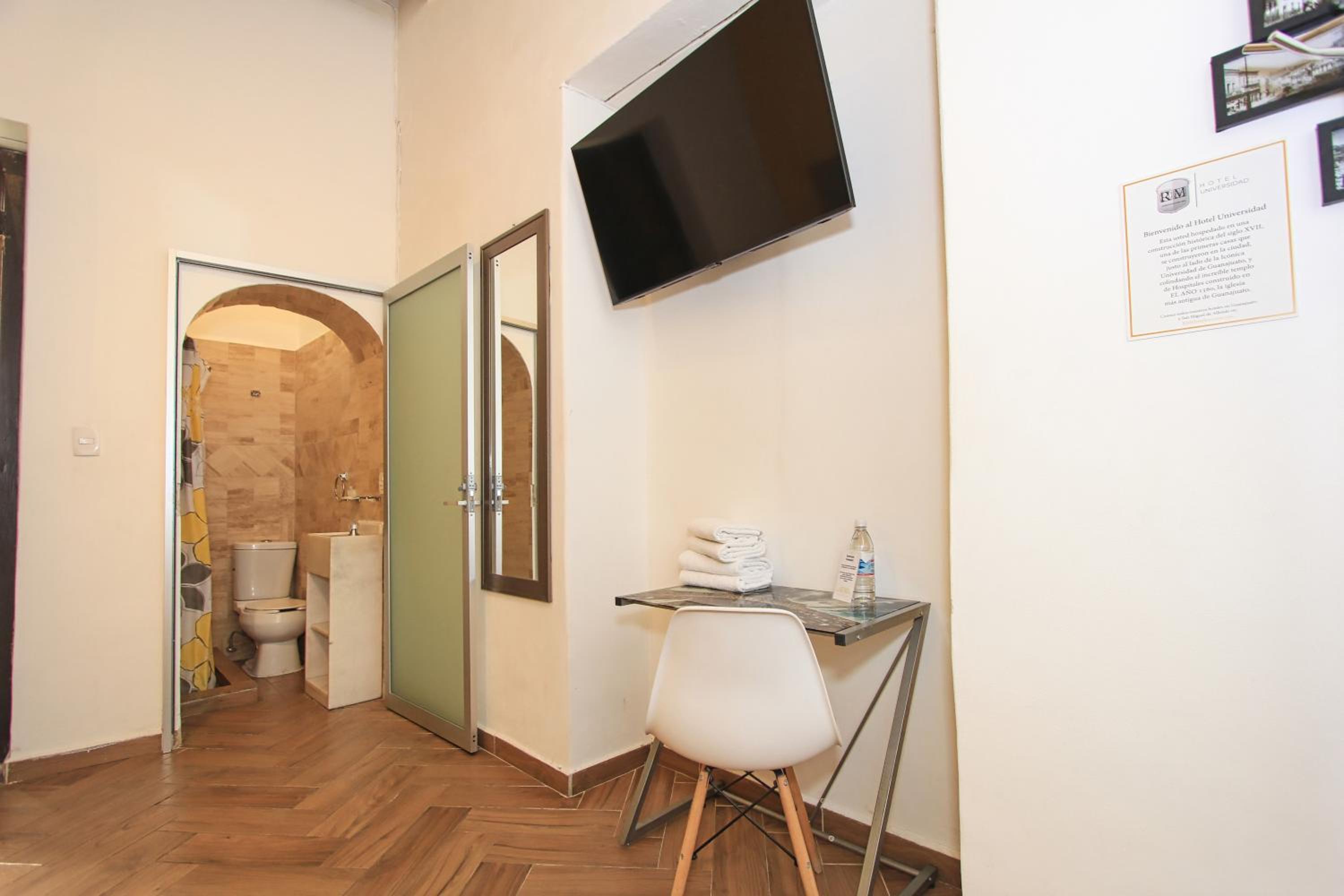 Economy Quadruple Room - Photo 2