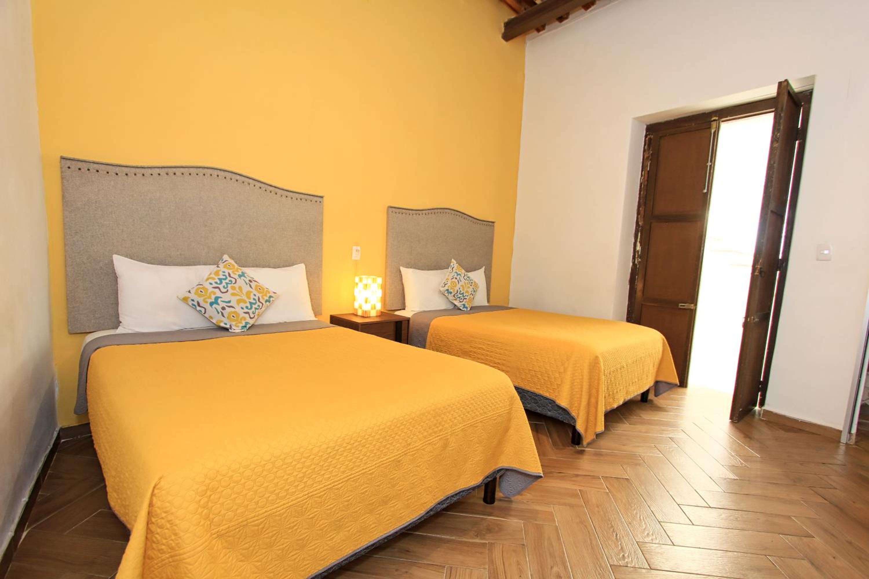 Economy Quadruple Room - Photo 10