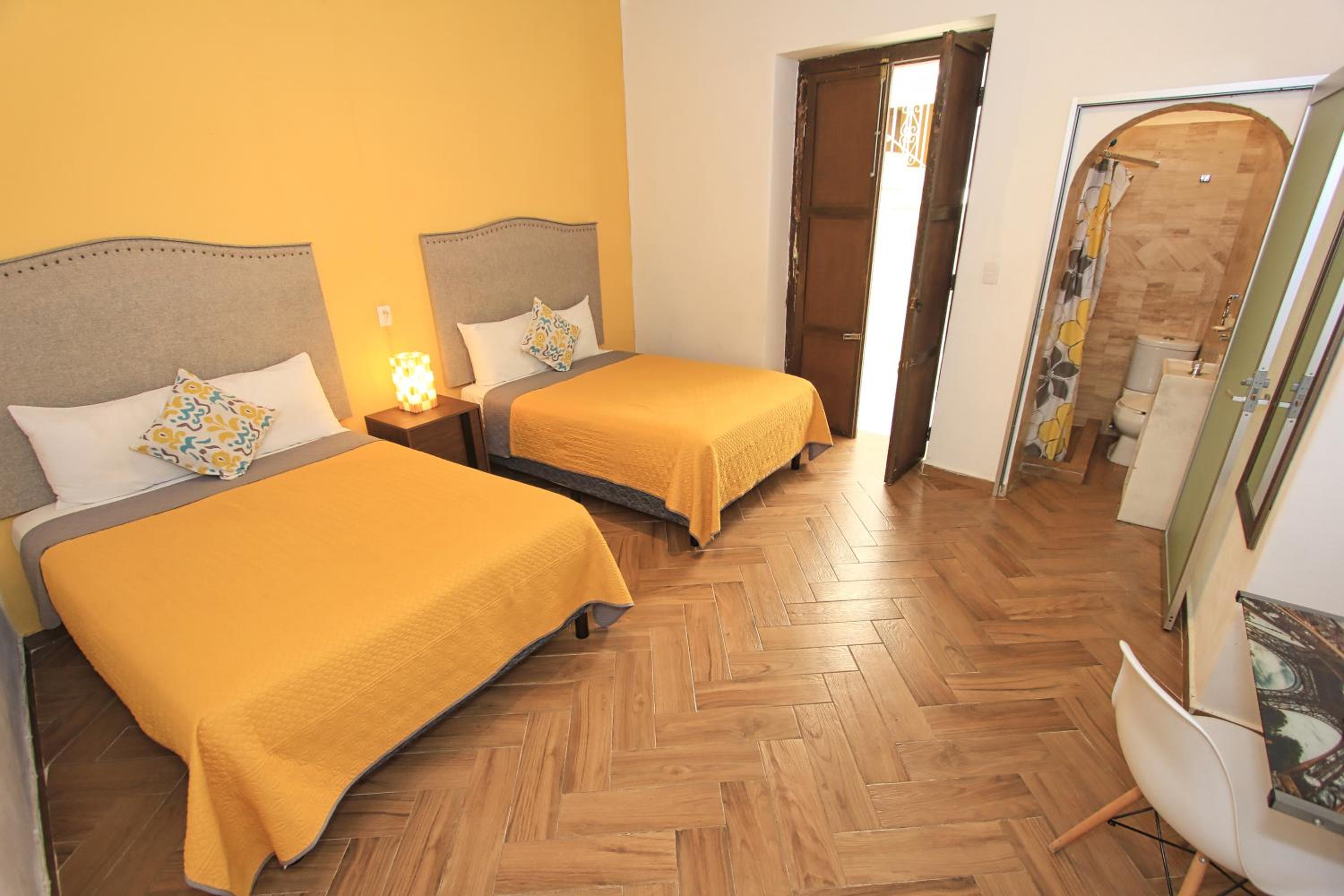 Economy Quadruple Room - Photo 16