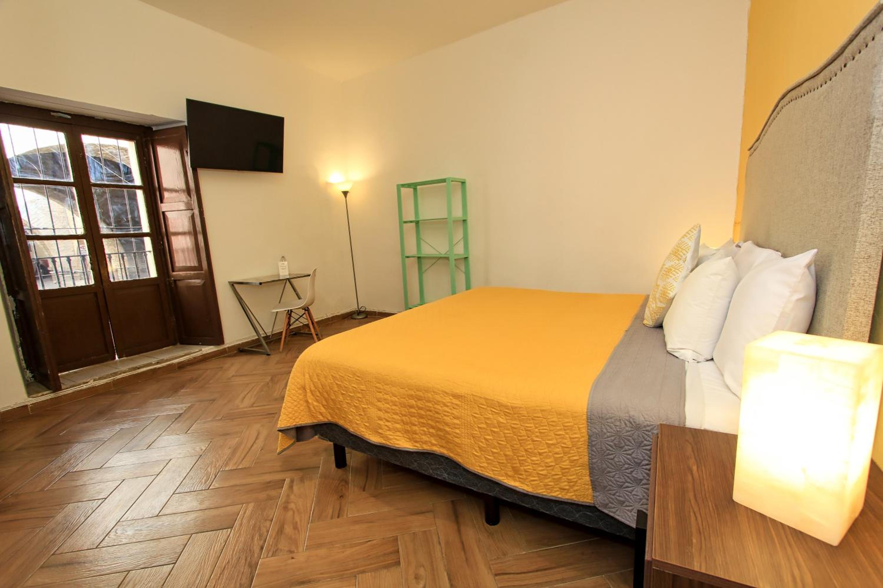 King Suite with Balcony - Photo 7
